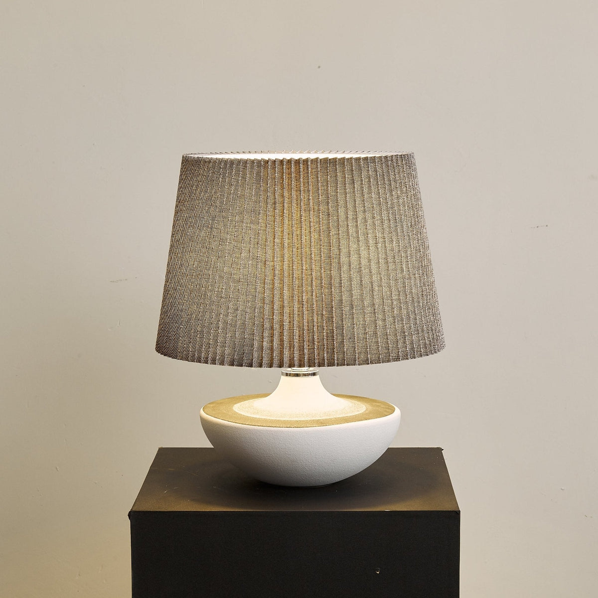 Sorivaya lámpara de mesa contemporánea en cerámica
