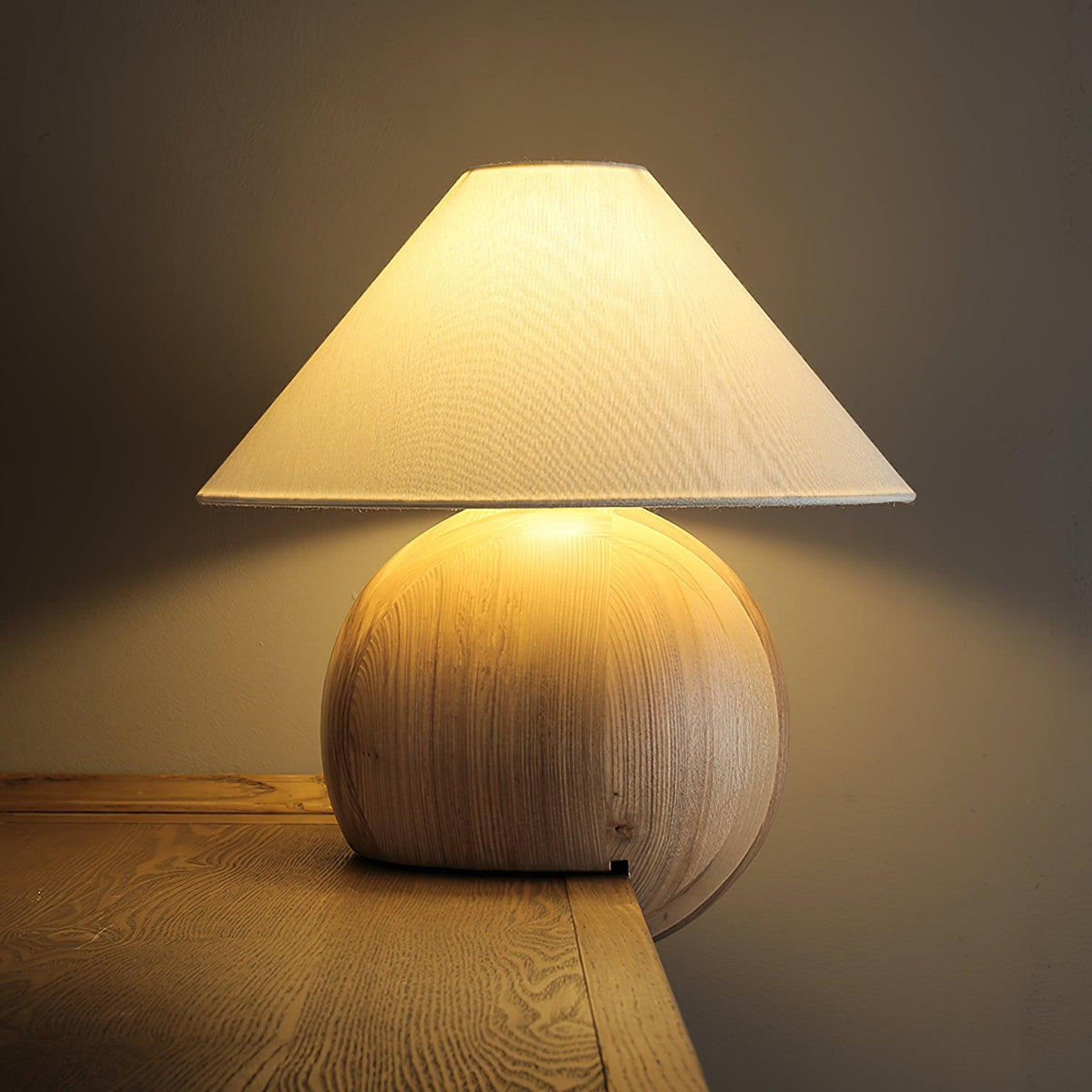 Halise lámpara de mesa de madera orgánica