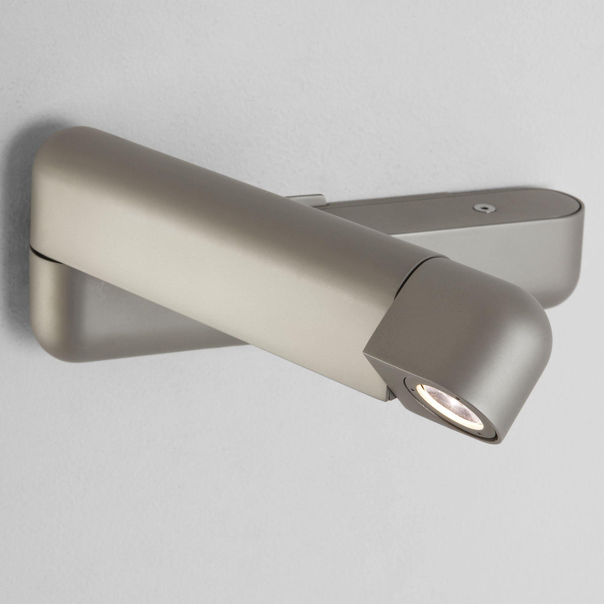 Soreora aplique de pared negro LED regulable con puerto USB