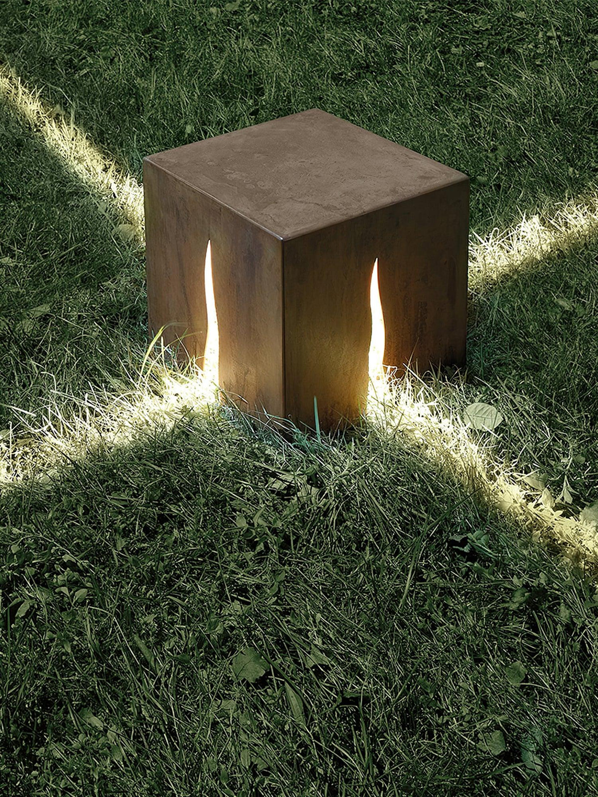 Ugo luminaria exterior Crack Cube