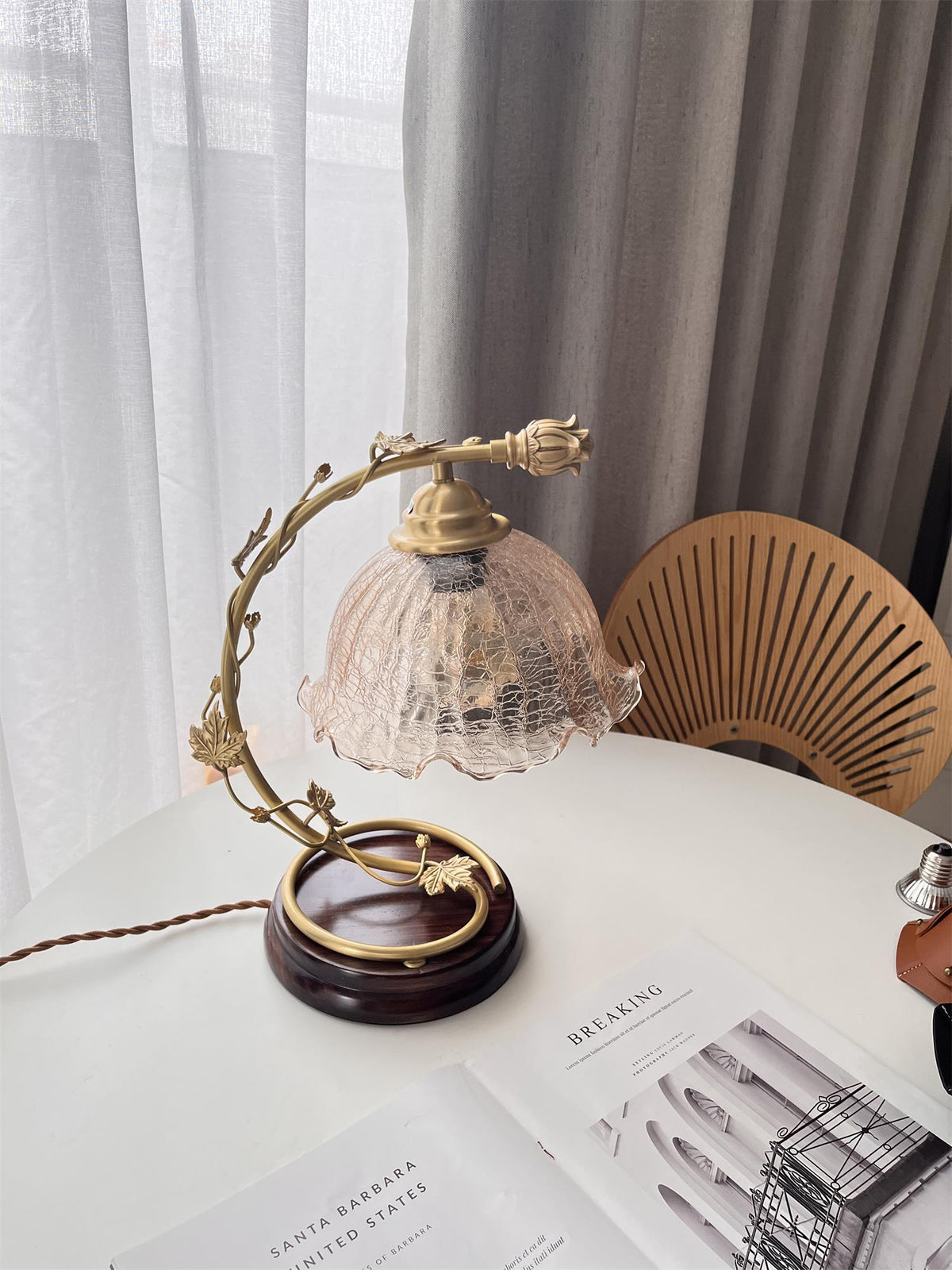 Flarce lámpara de mesa de latón y madera