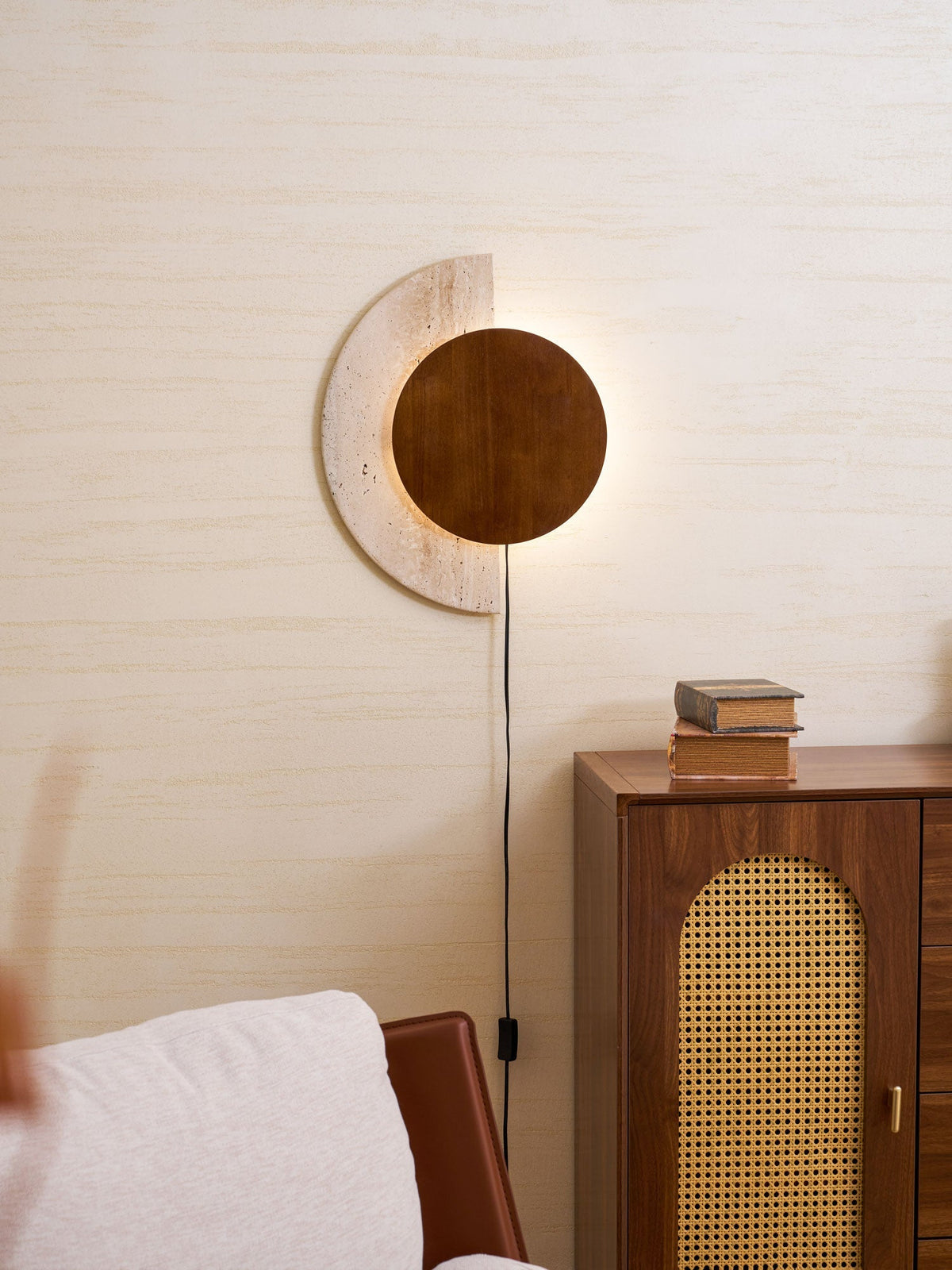 Crescent Halo enchufe-in aplique de pared enchufable