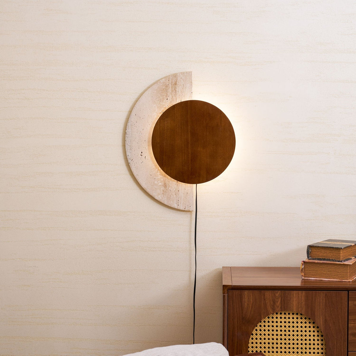Crescent Halo enchufe-in aplique de pared enchufable