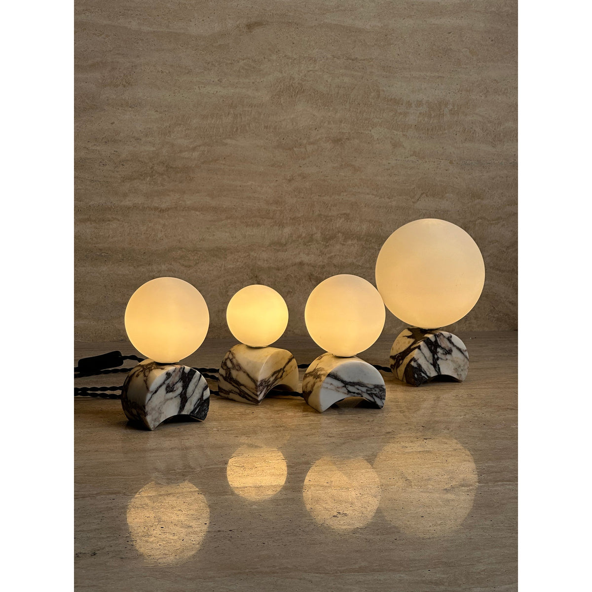 Crescent lámpara de mesa de mármol
