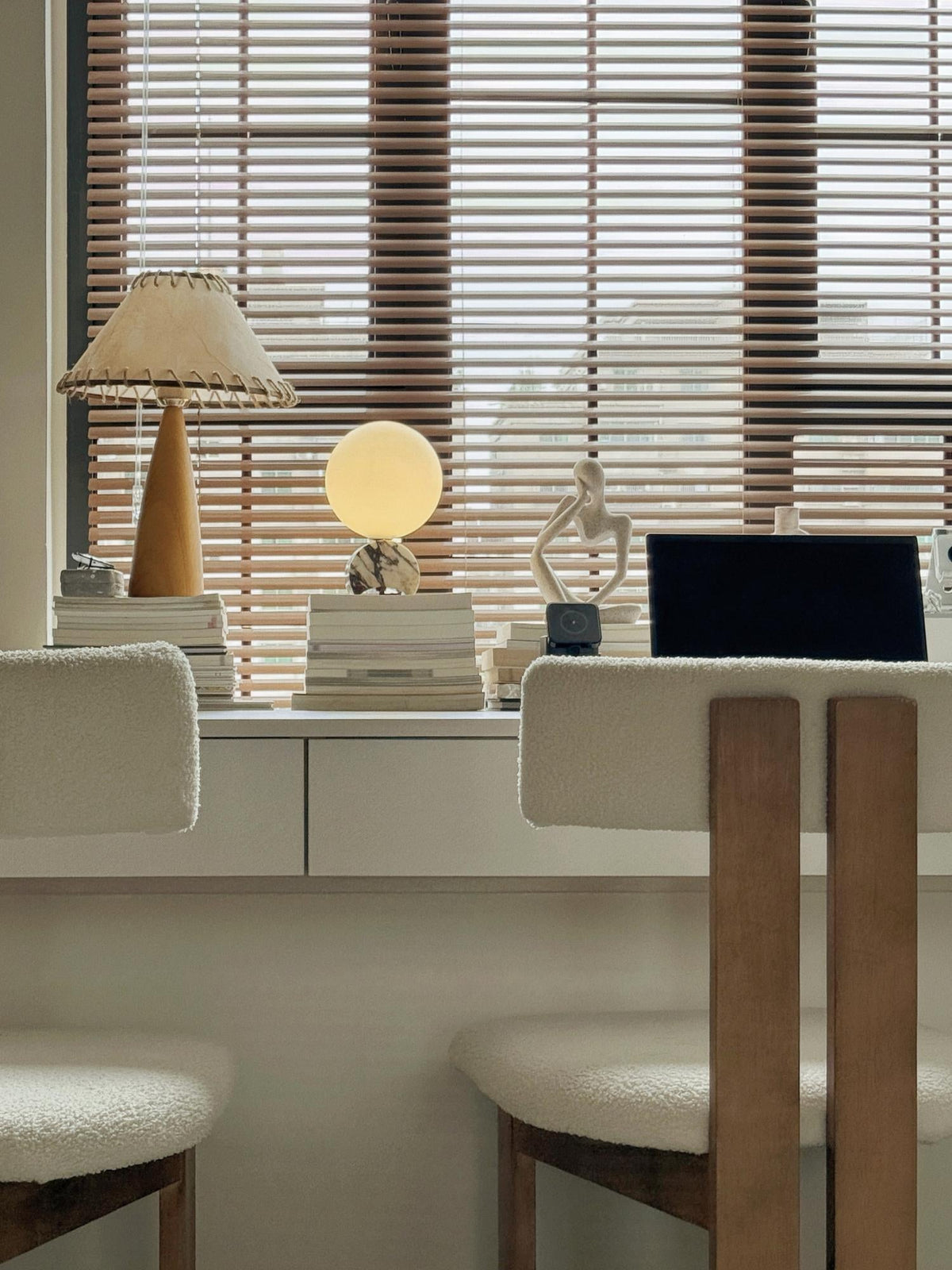 Crescent lámpara de mesa de mármol
