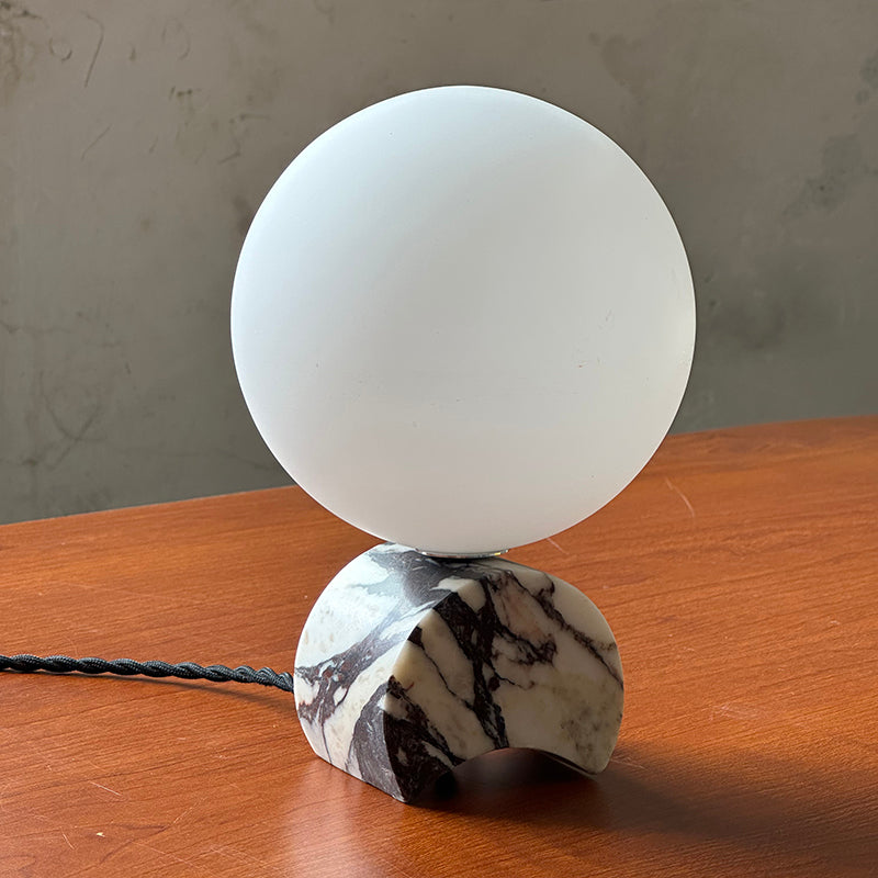 Crescent lámpara de mesa de mármol