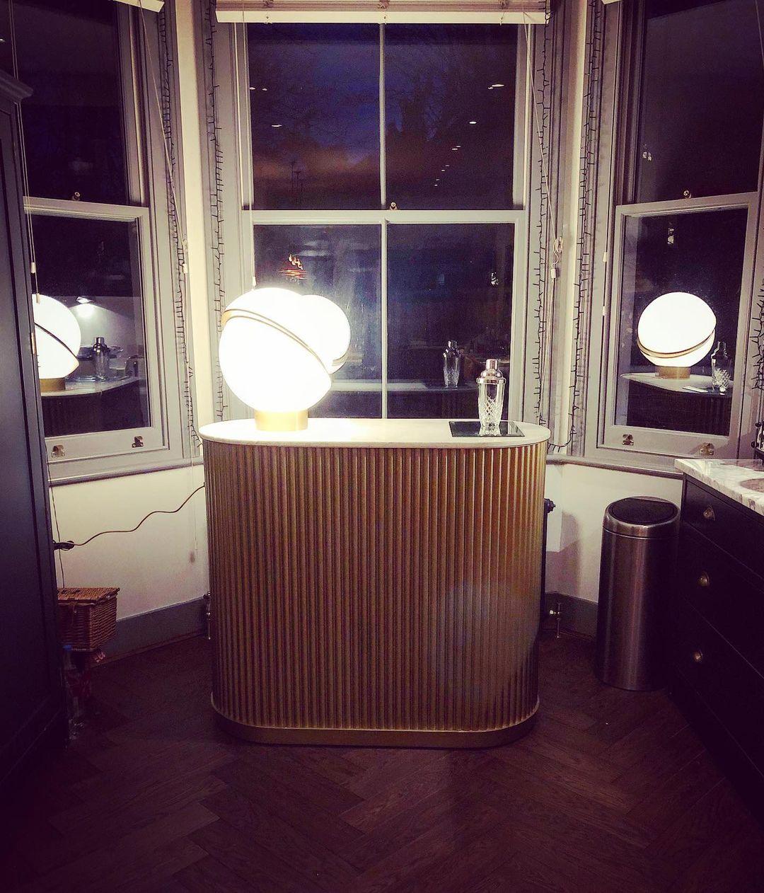 Solaria lámpara de mesa futurista