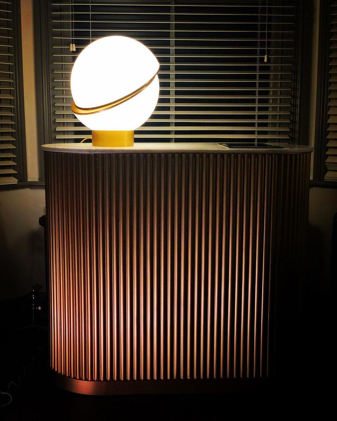 Solaria lámpara de mesa futurista