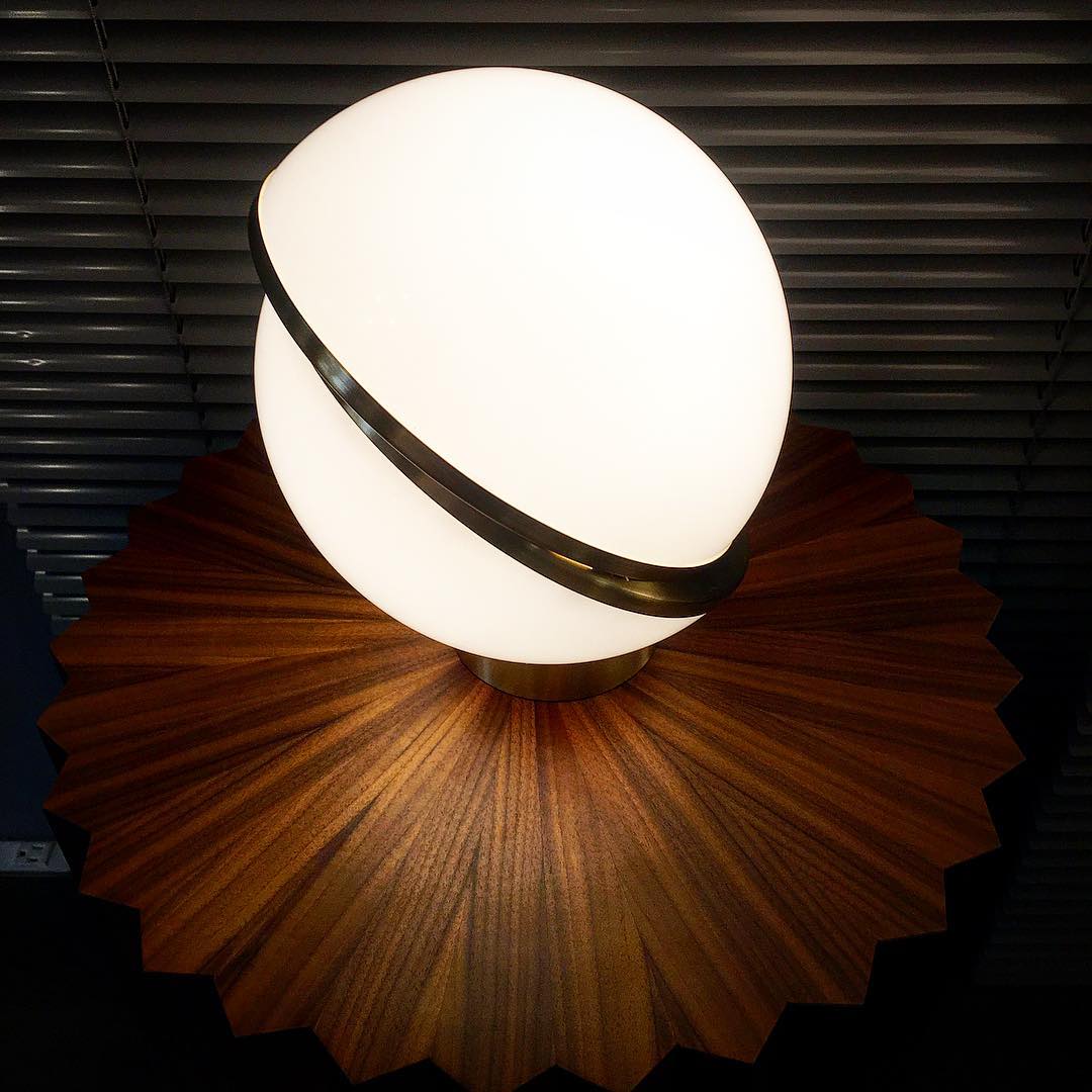 Solaria lámpara de mesa futurista