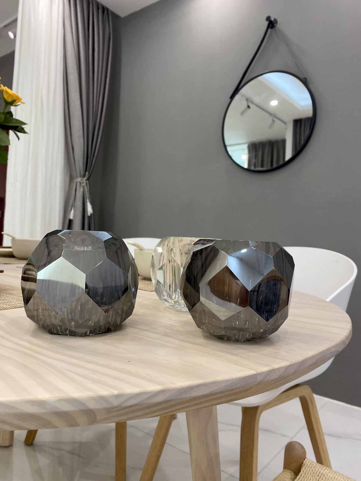Thalyn lámpara colgante Bola de cristal agrupación en latón