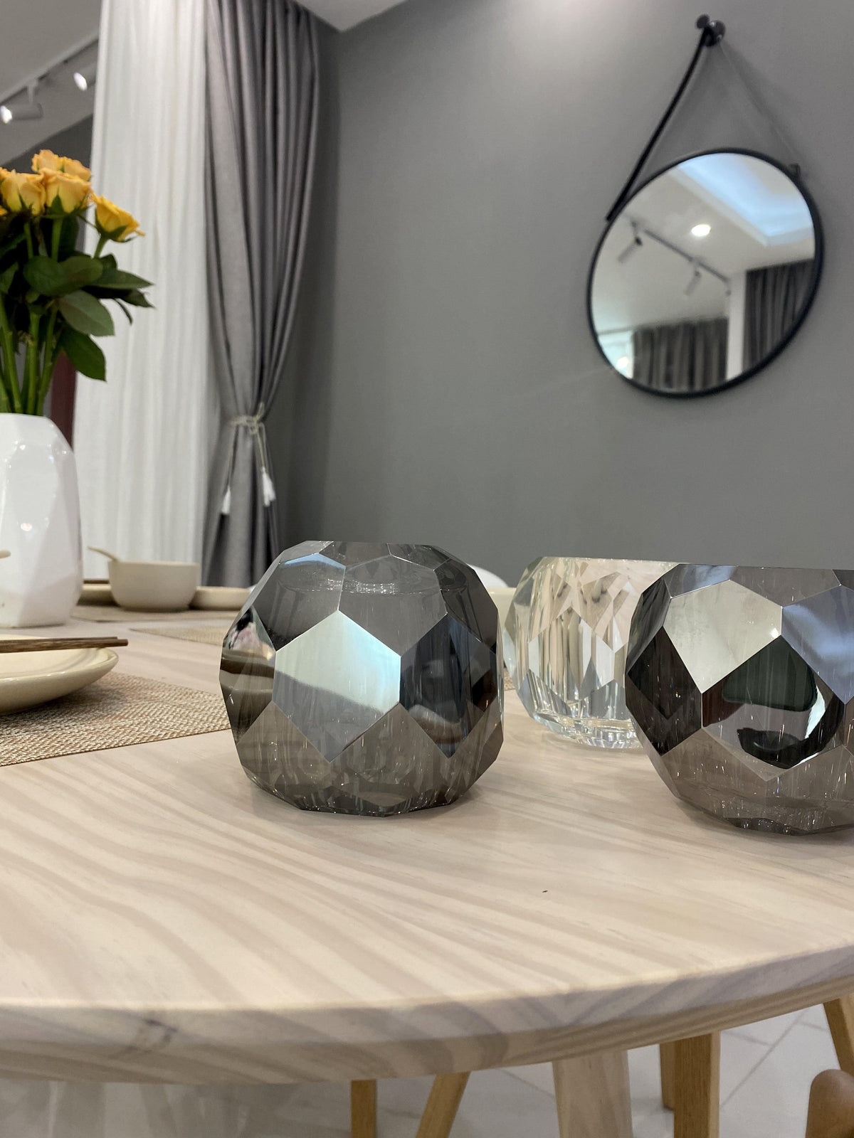 Thalyn lámpara colgante Bola de cristal agrupación en latón