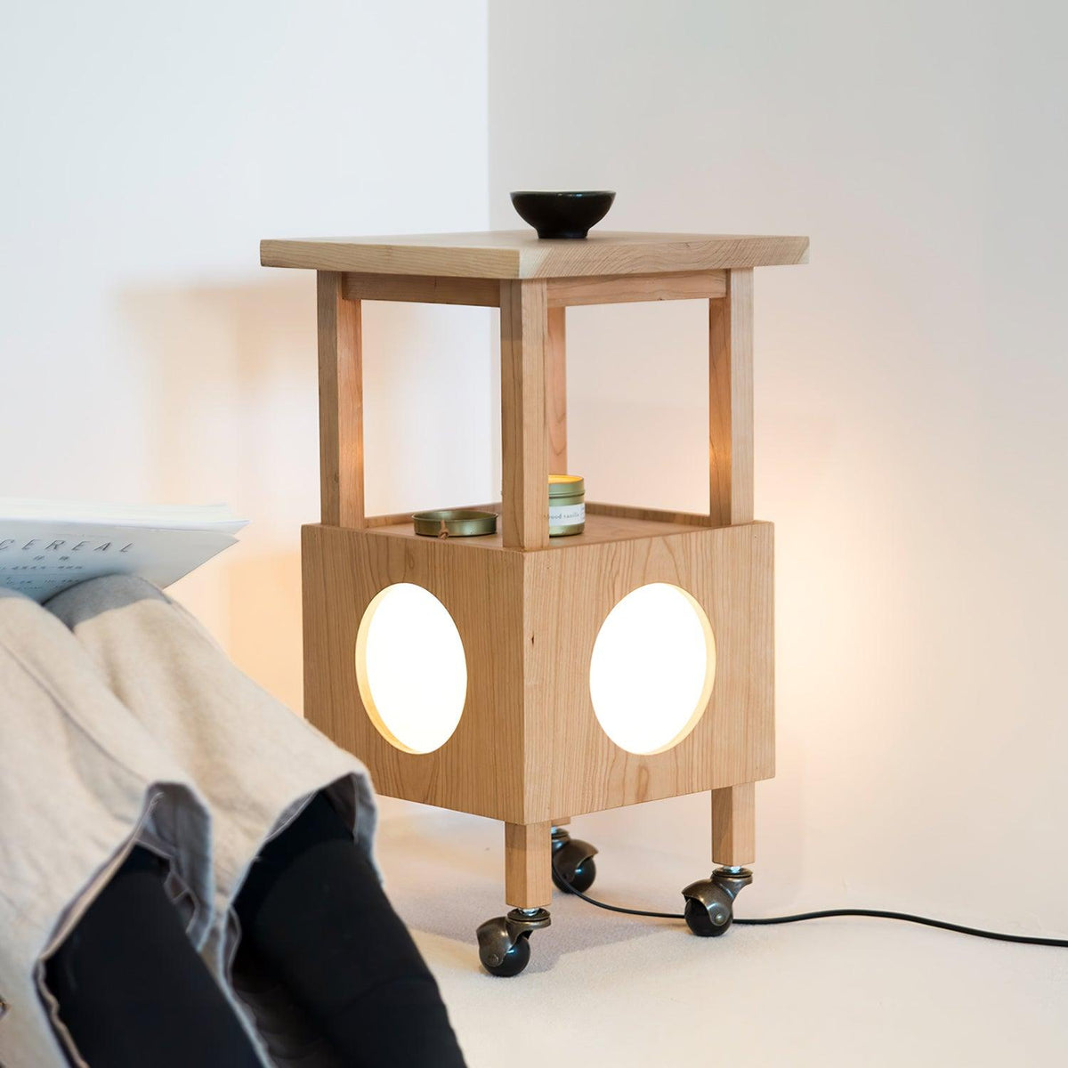 Selalira lámpara de mesa Cubby móvil