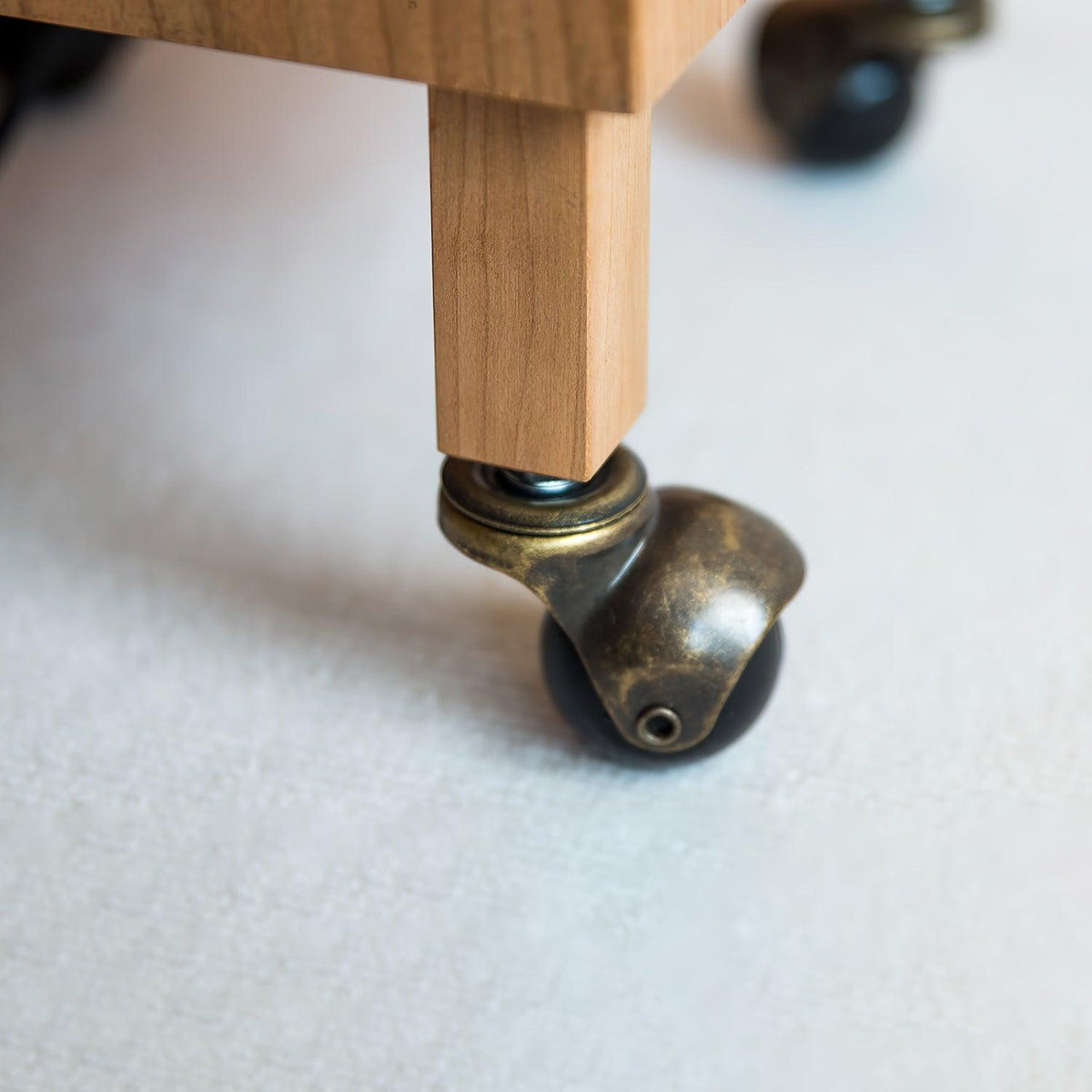 Selalira lámpara de mesa Cubby móvil
