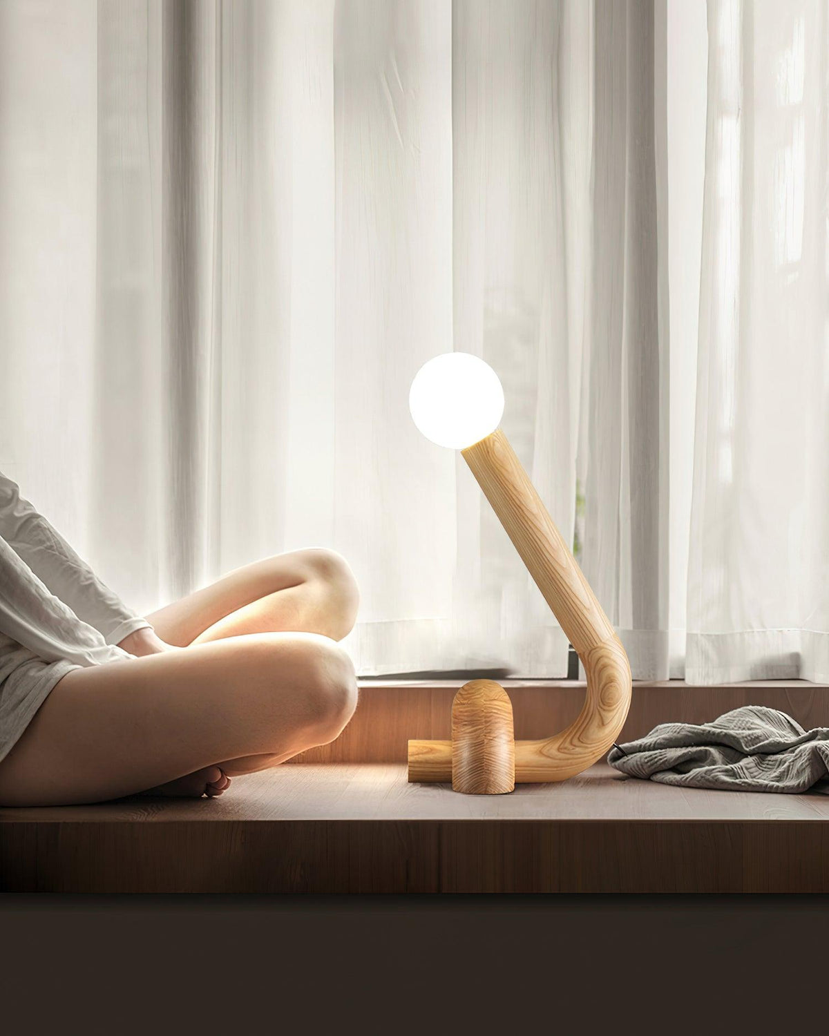 Arcus lámpara de mesa de madera