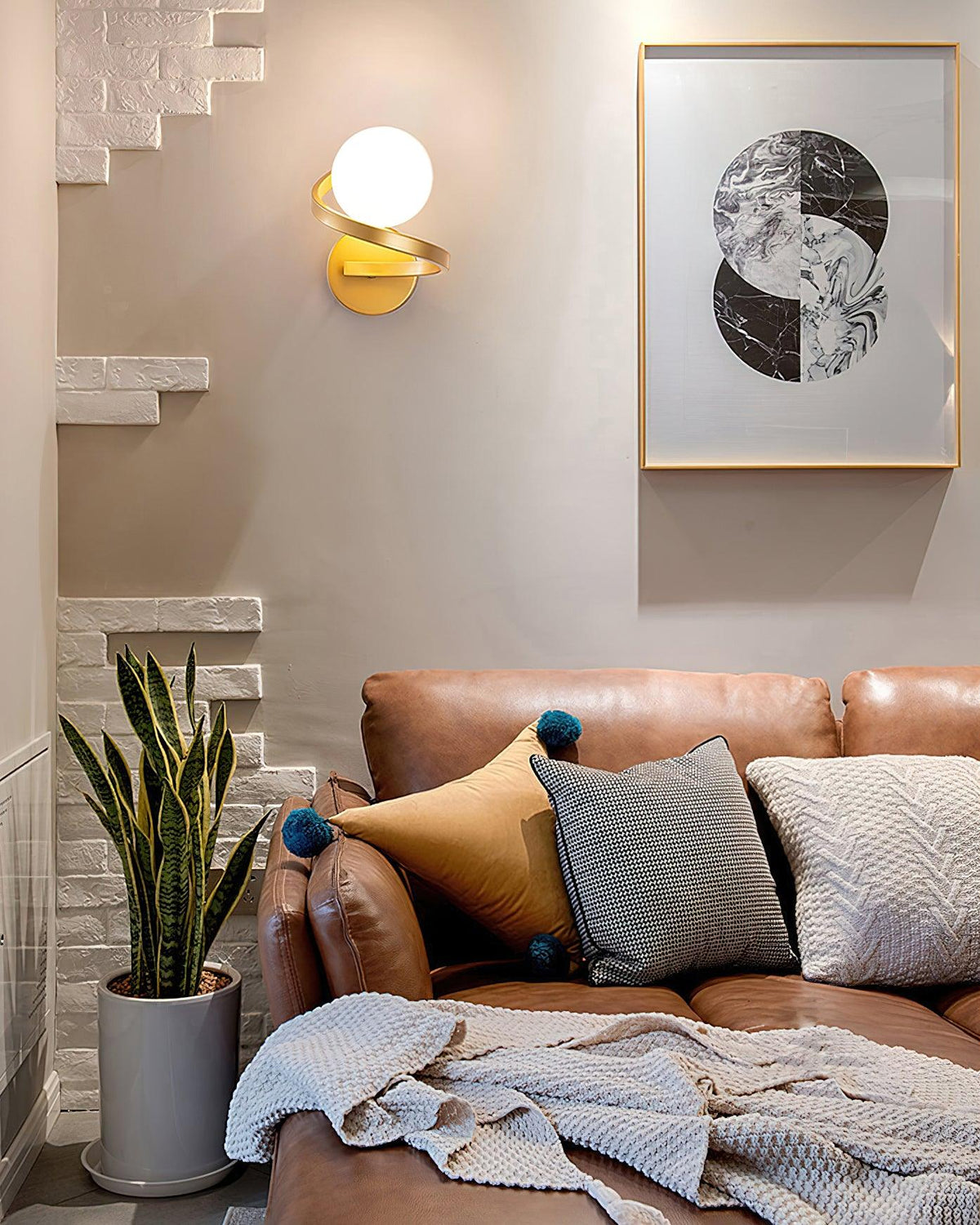 Yvian aplique de pared curvo moderno minimalista de latón con vidrio