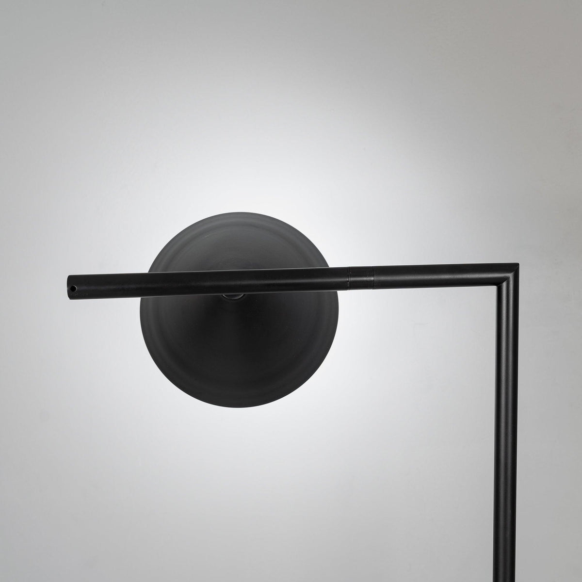 Nell lámpara de pie minimalista