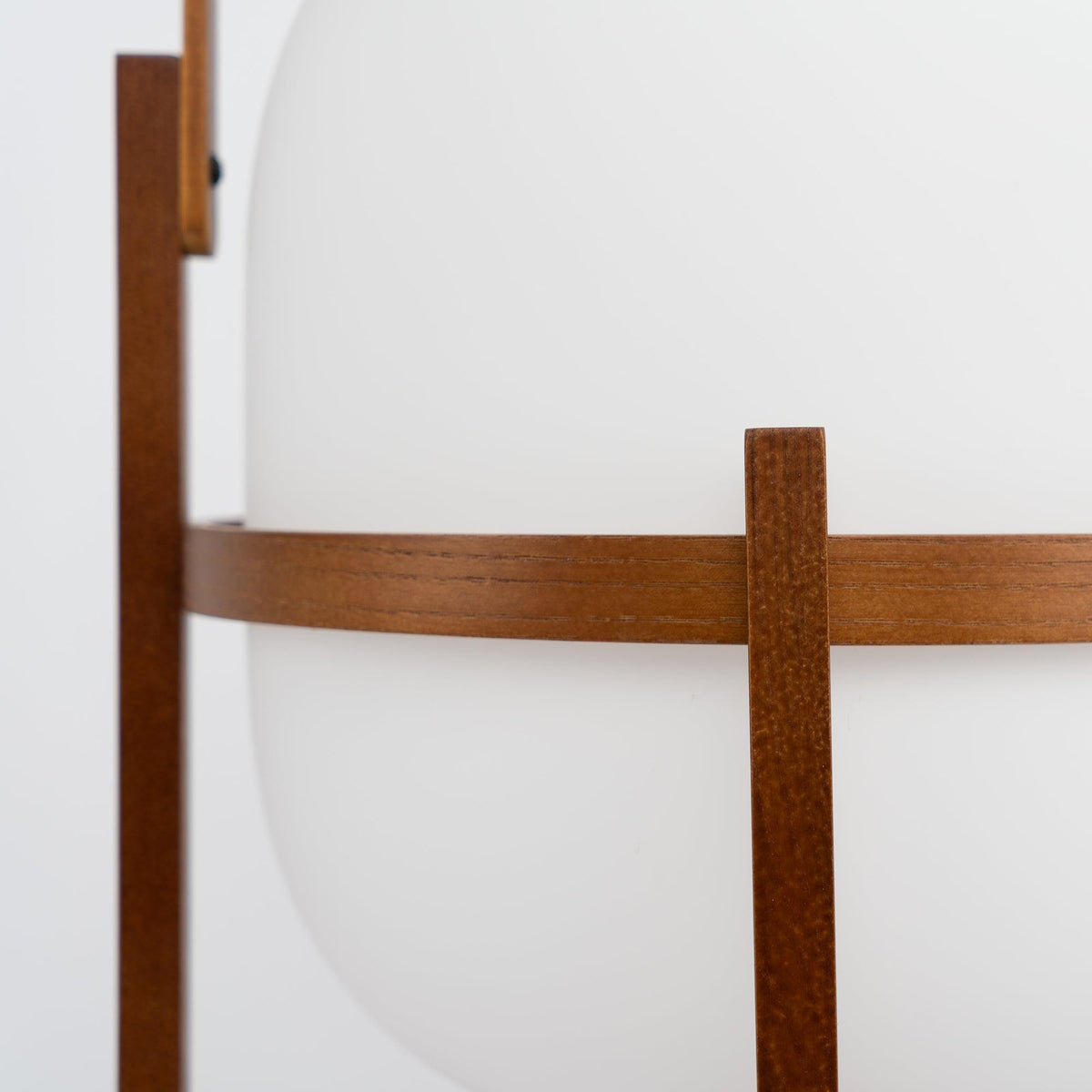 Lethra lámpara de mesa de madera y vidrio