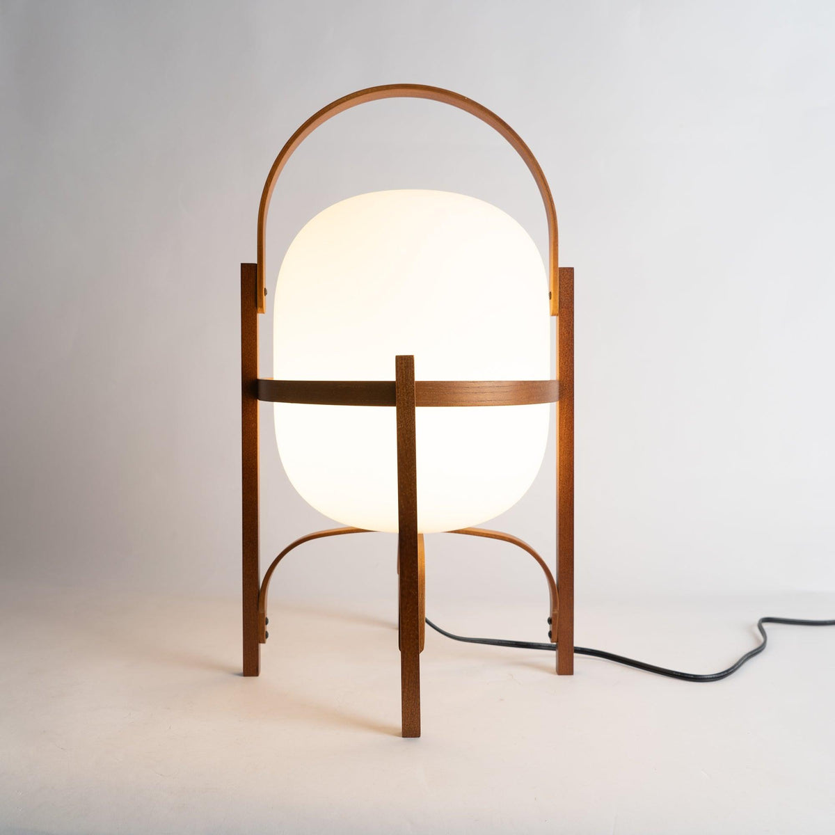 Lethra lámpara de mesa de madera y vidrio