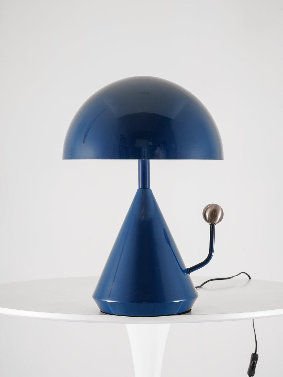 Bella lámpara de mesa moderna