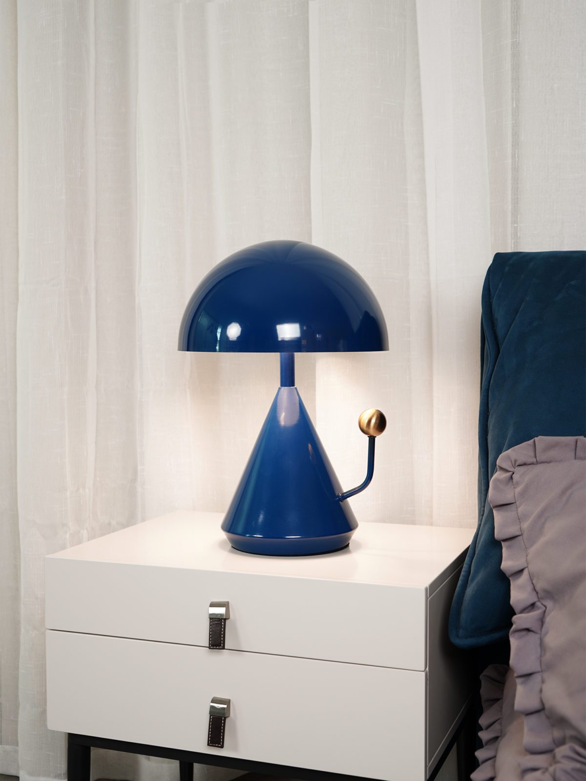 Bella lámpara de mesa moderna