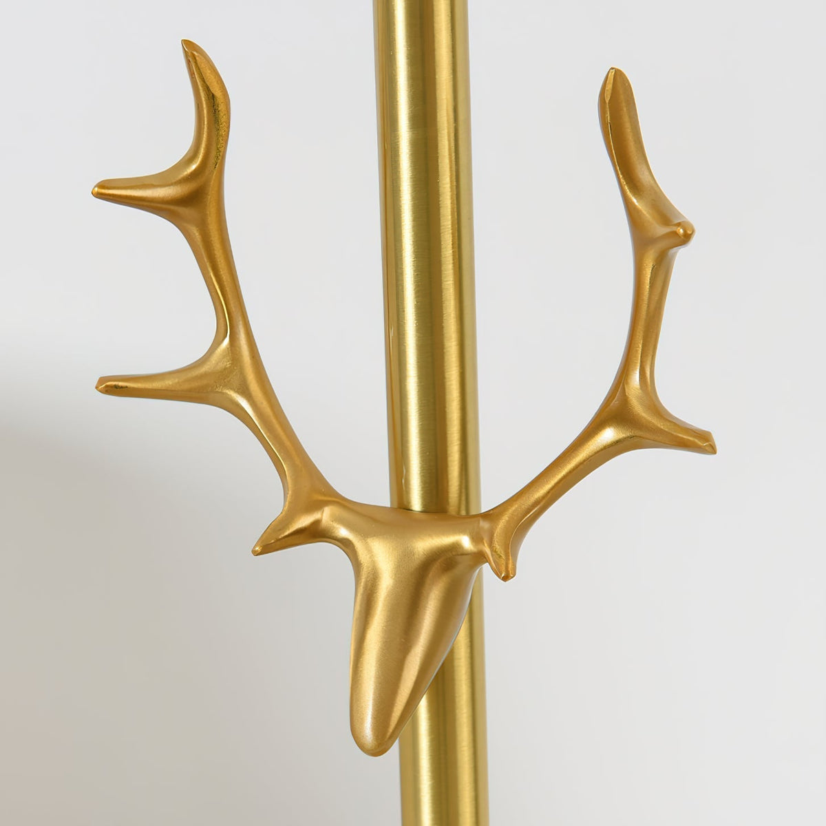 Antler lámpara de mesa elegancia de latón