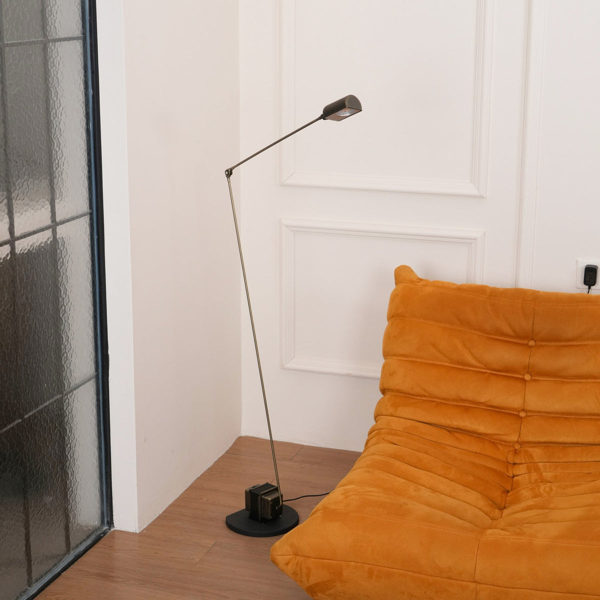 Nerilux lámpara de pie regulable