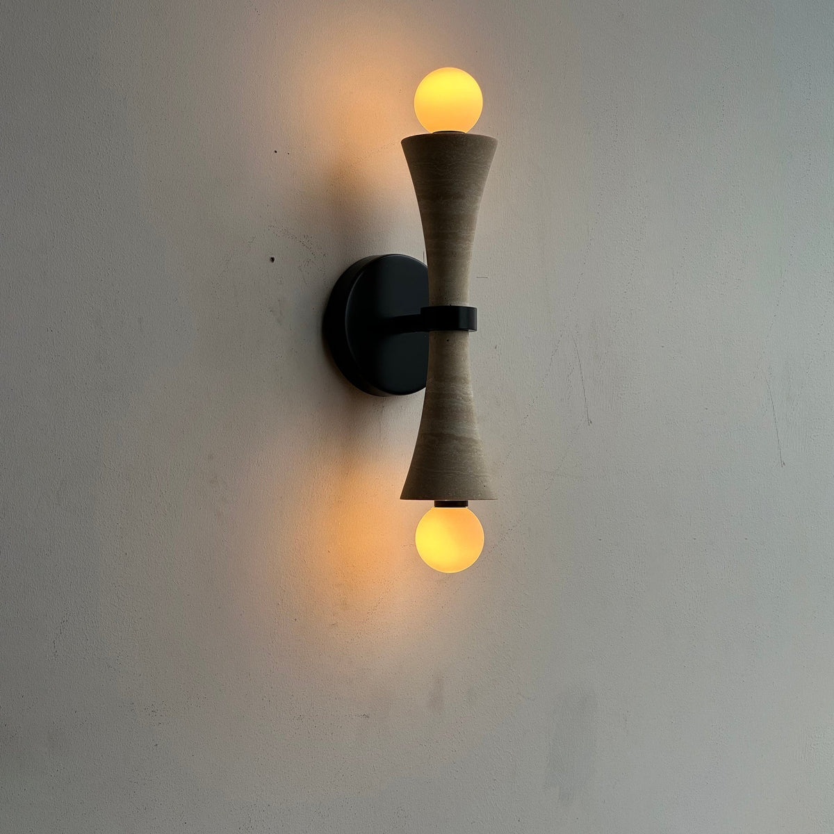Elaiselle aplique de pared