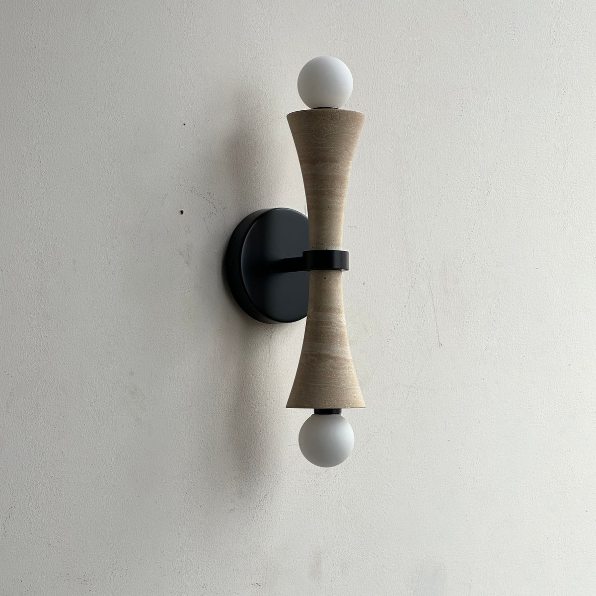 Elaiselle aplique de pared