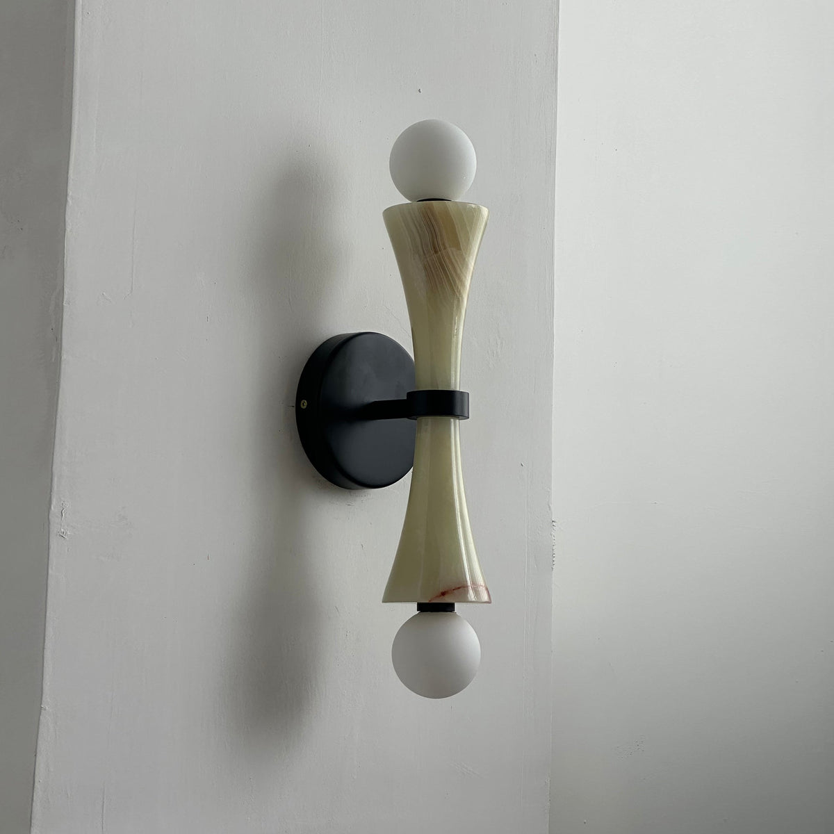 Elaiselle aplique de pared
