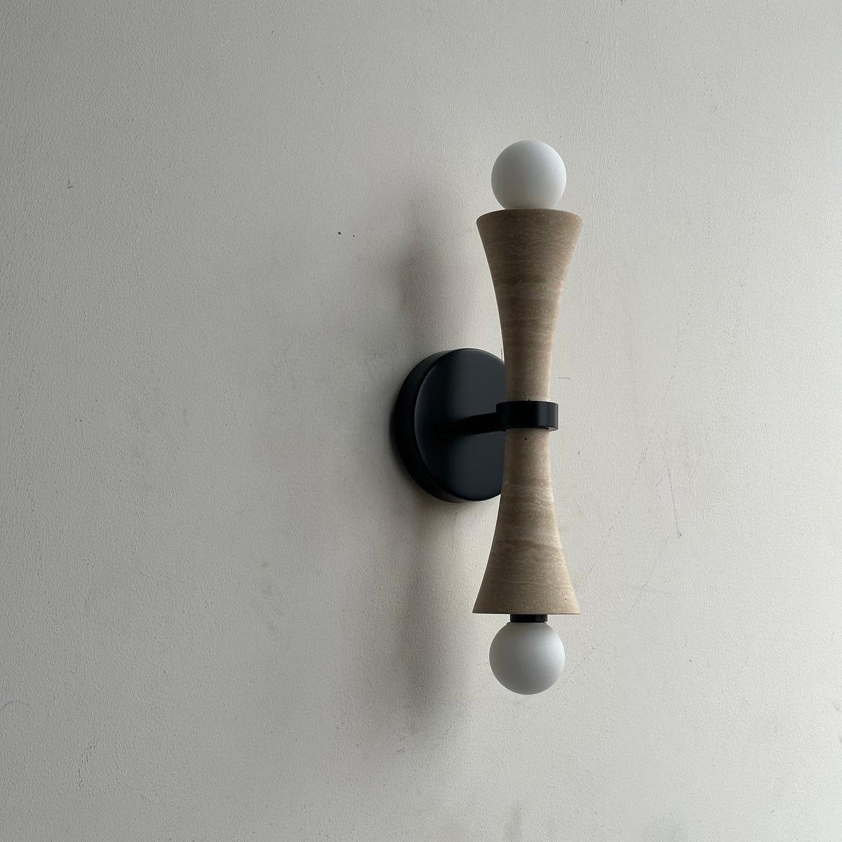 Elaiselle aplique de pared