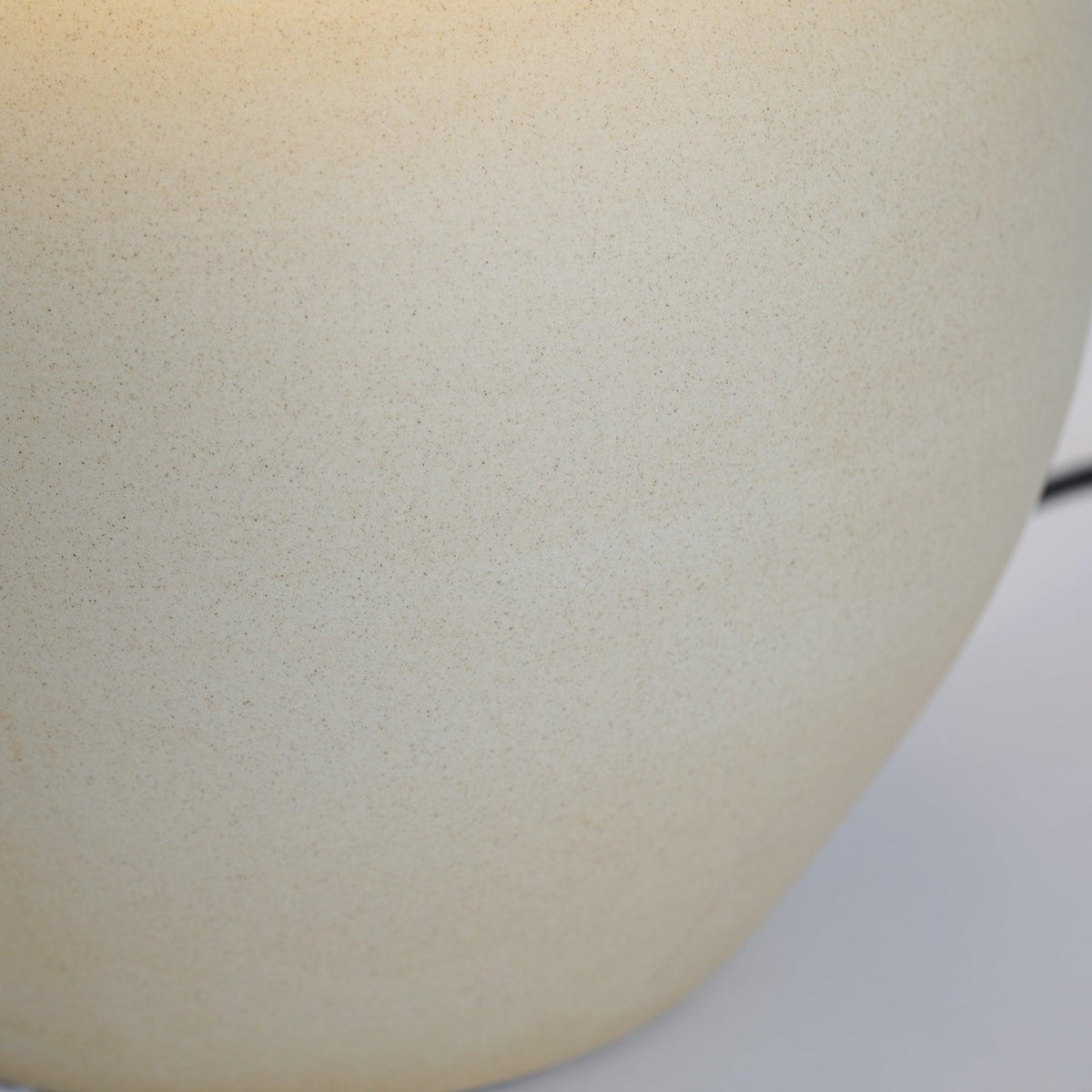 Lumian lámpara de mesa rústica de tejido y cerámica beige
