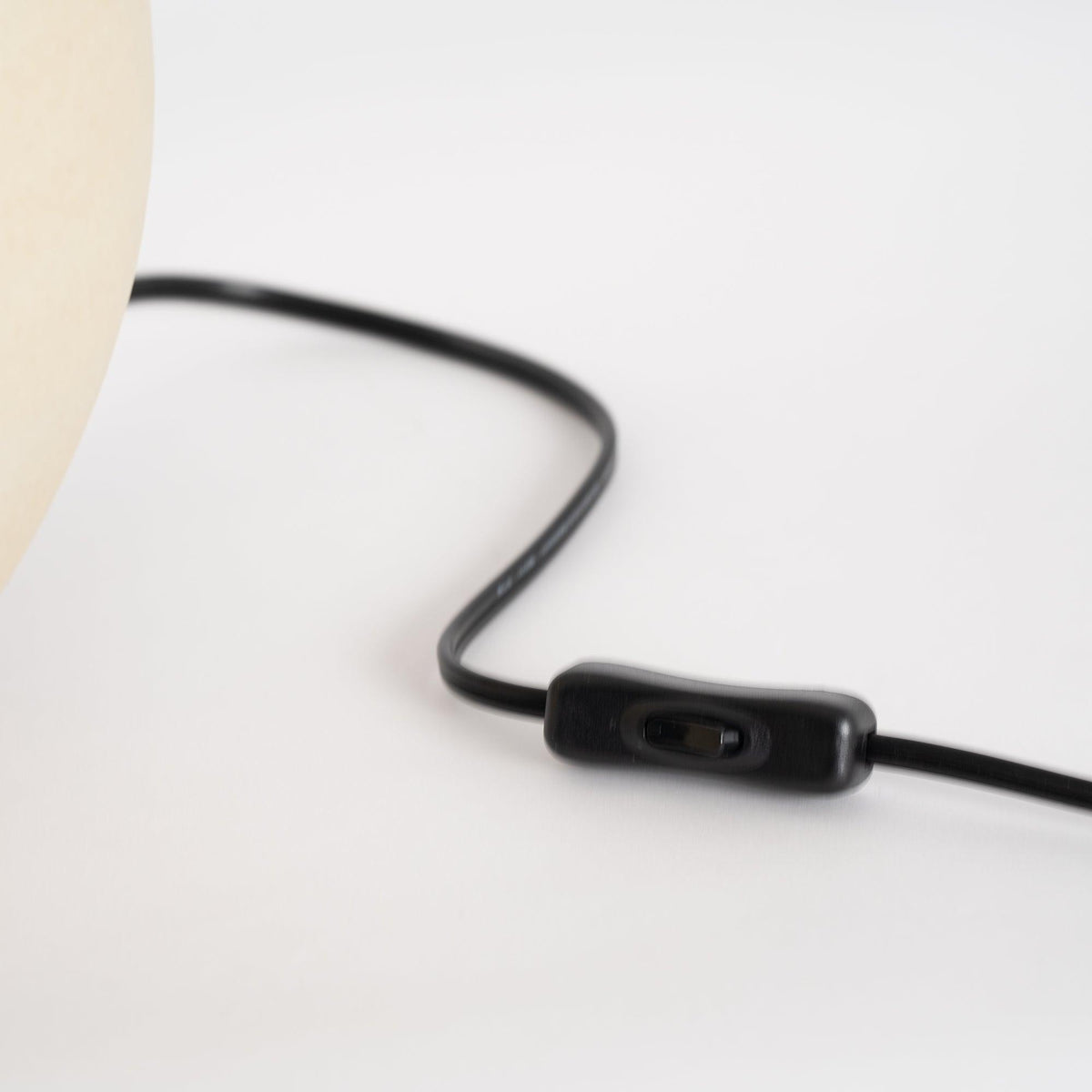 Lumian lámpara de mesa rústica de tejido y cerámica beige