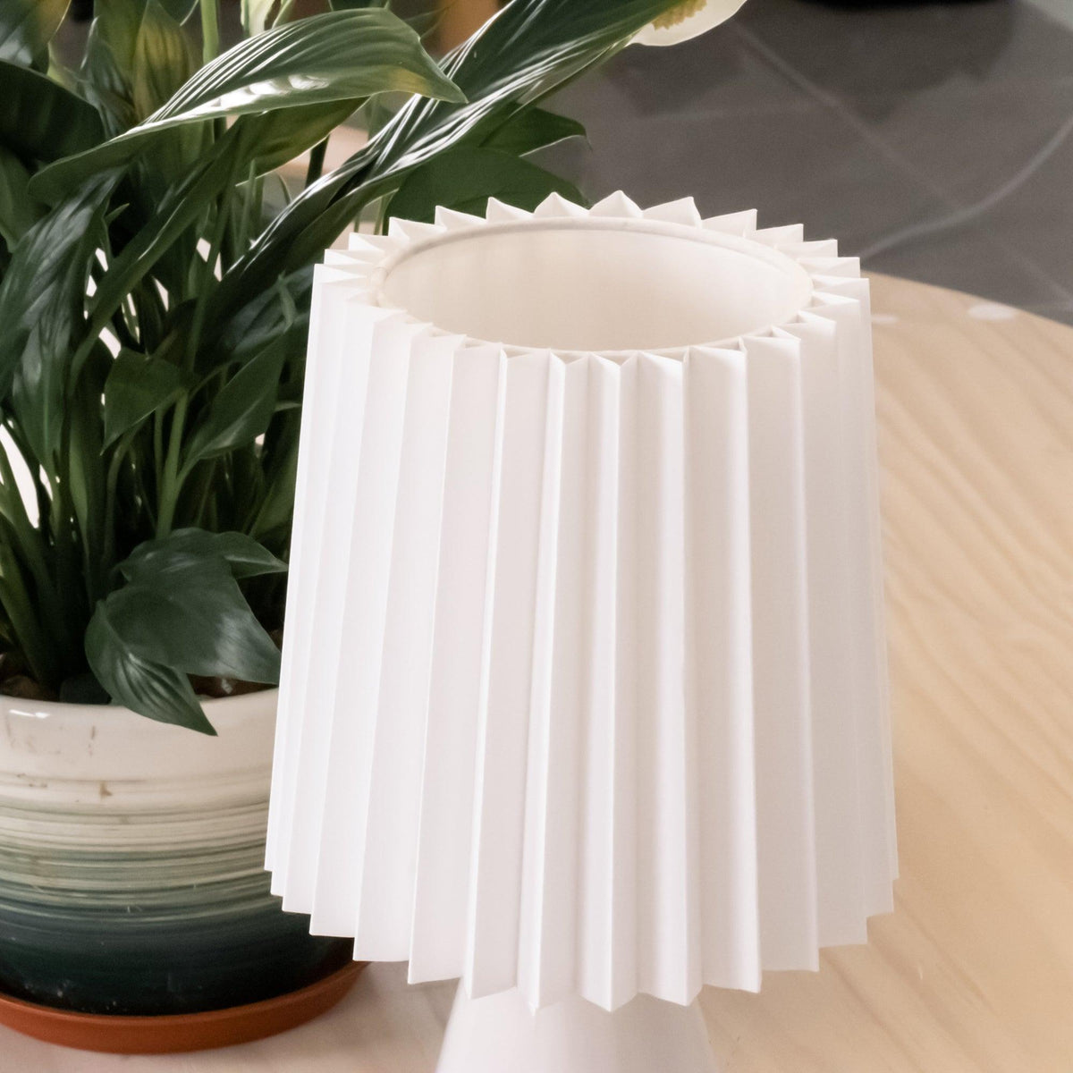Boko lámpara de mesa minimalista de tejido