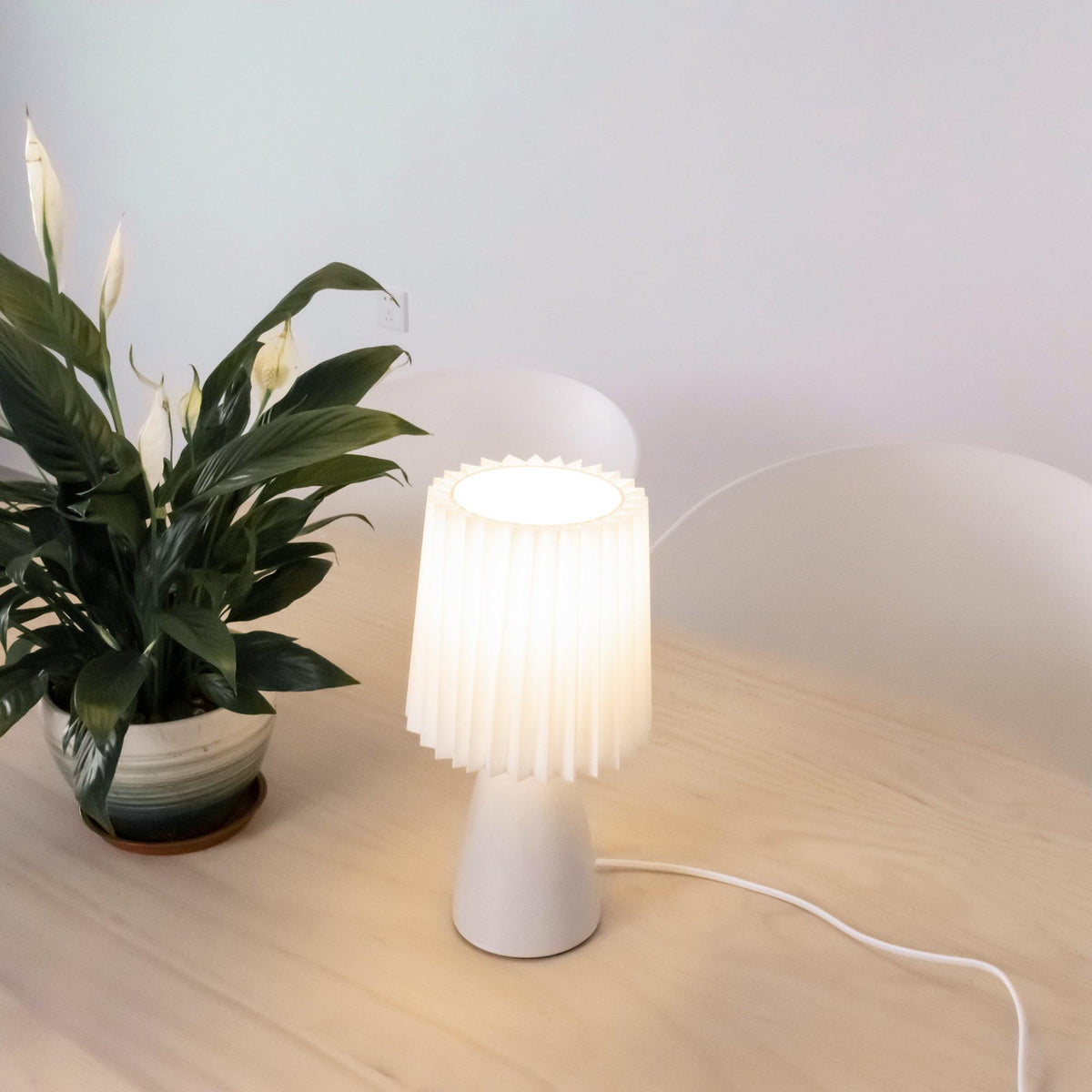 Boko lámpara de mesa minimalista de tejido