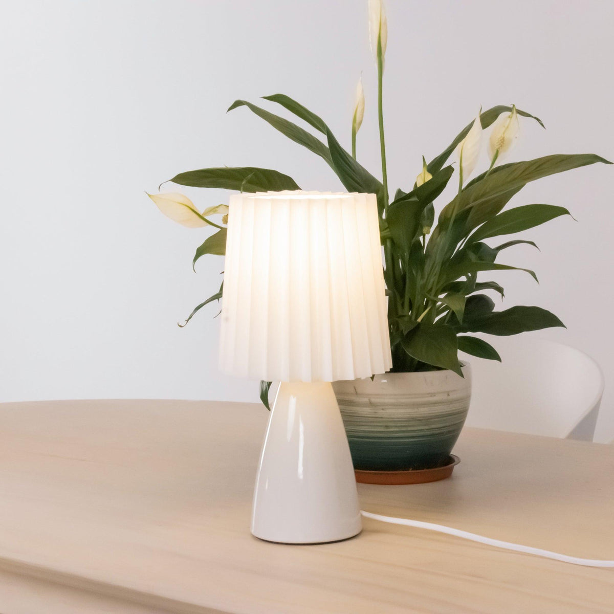 Boko lámpara de mesa minimalista de tejido