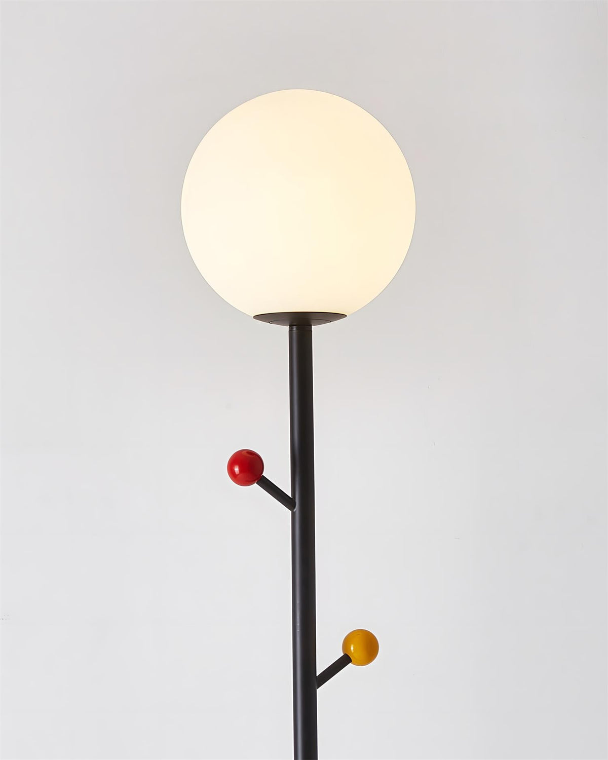 Teriiselia lámpara de pie