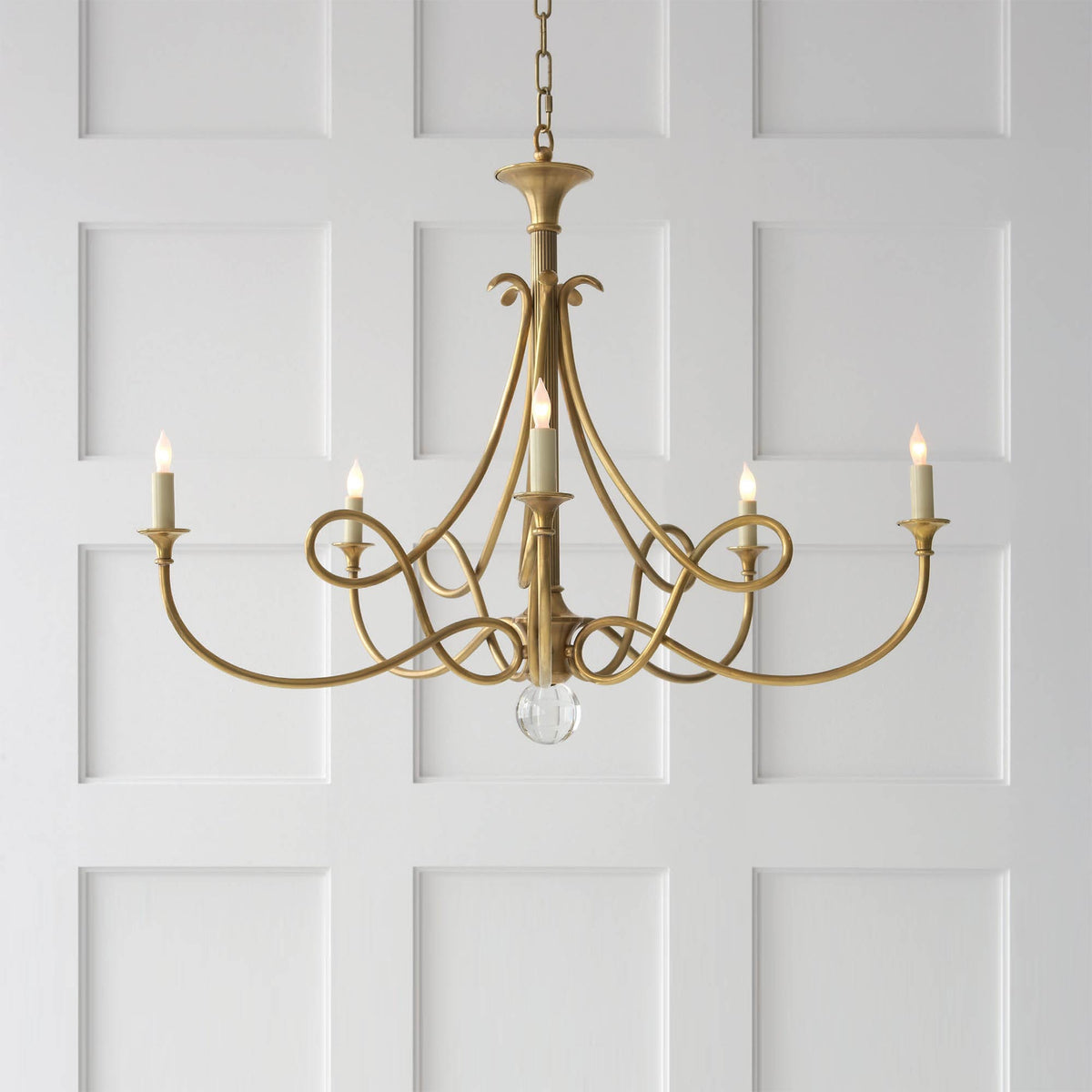 Efra lámpara de araña Double Twist latón Candelabra cristal