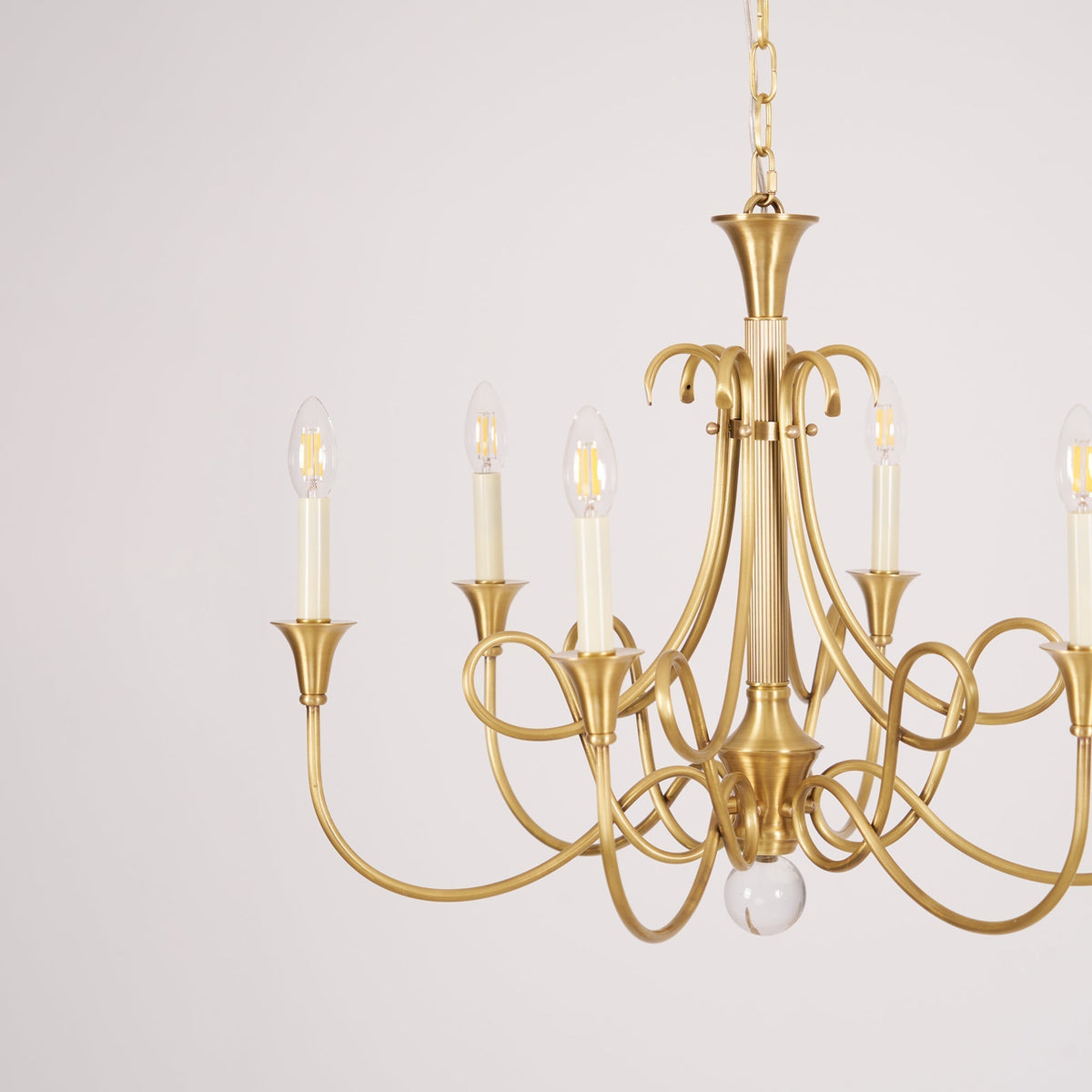 Efra lámpara de araña Double Twist latón Candelabra cristal