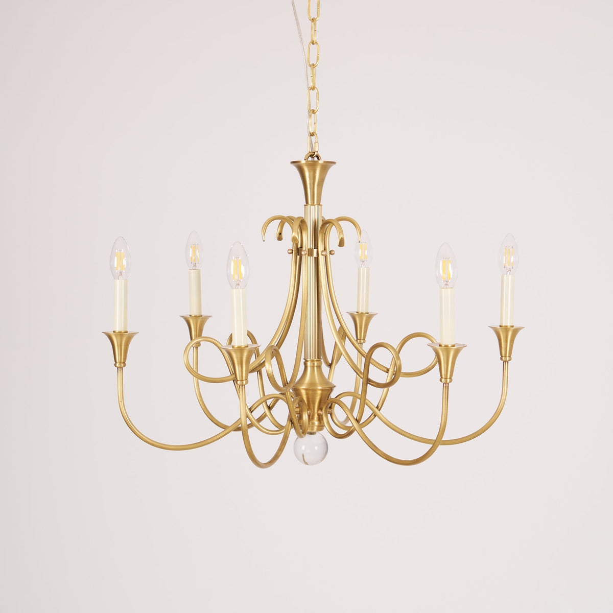 Efra lámpara de araña Double Twist latón Candelabra cristal
