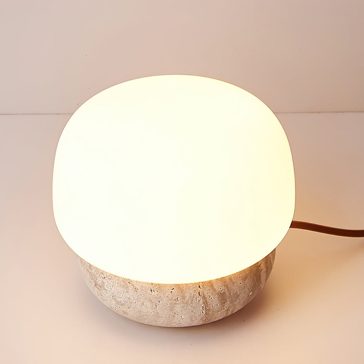 Eldoreth lámpara de mesa con base cúpula de travertino