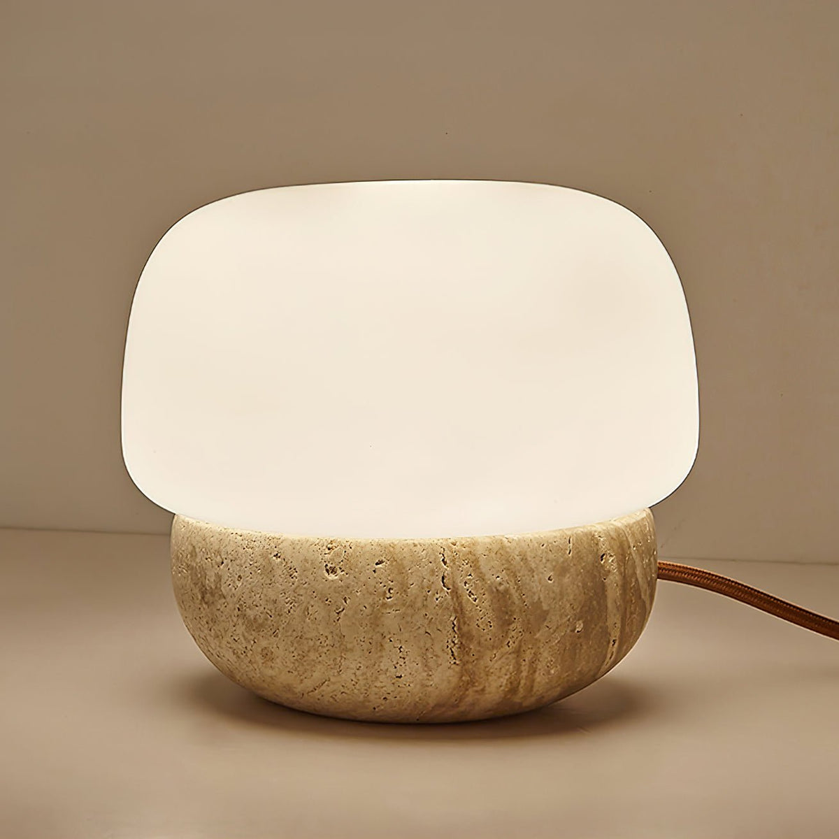 Eldoreth lámpara de mesa con base cúpula de travertino