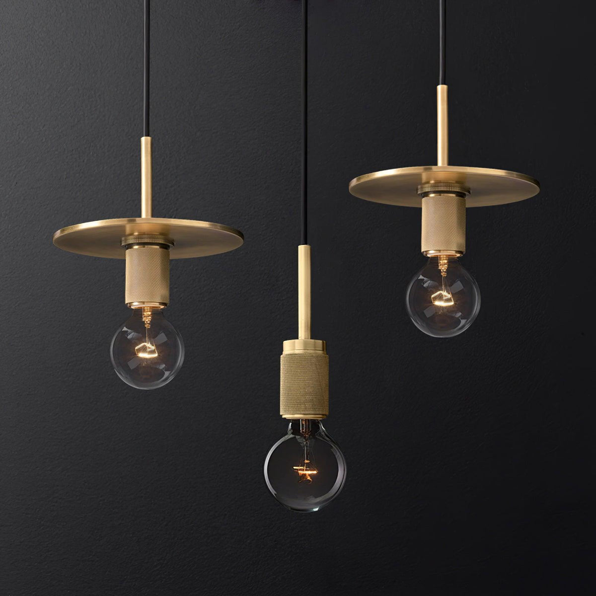 Lámpara colgante minimalista de metal en latón para comedor o cocina
