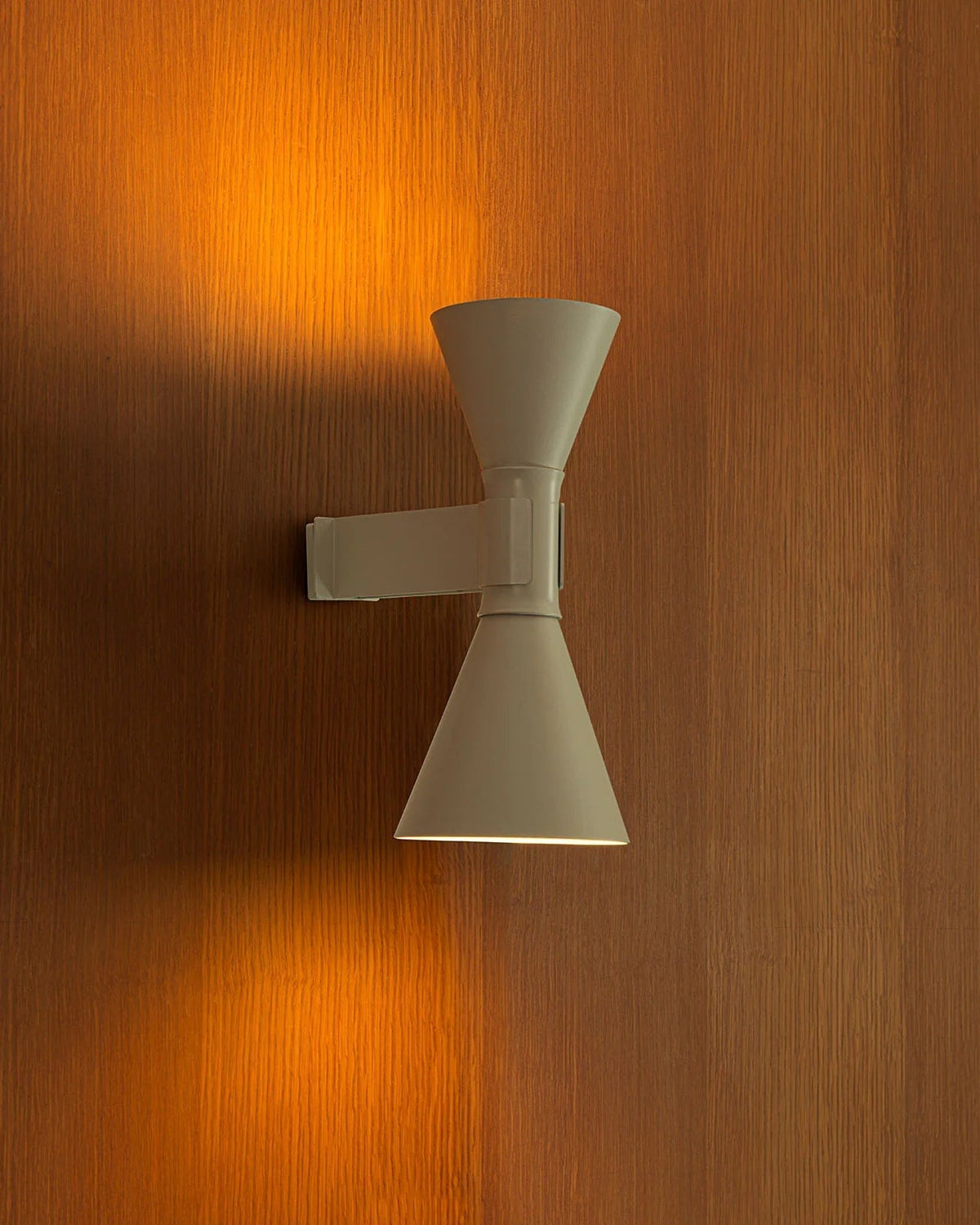 Viraiseria aplique de pared