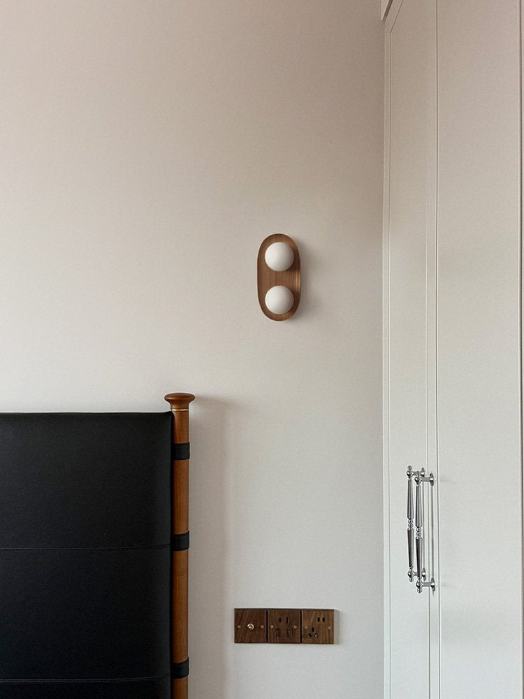 Twin aplique de pared Orb en madera