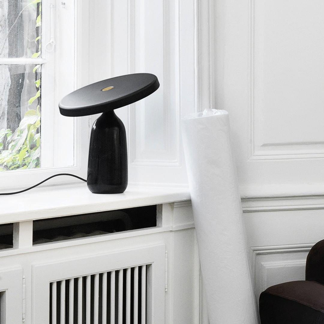 Astrian lámpara de mesa minimalista en mármol