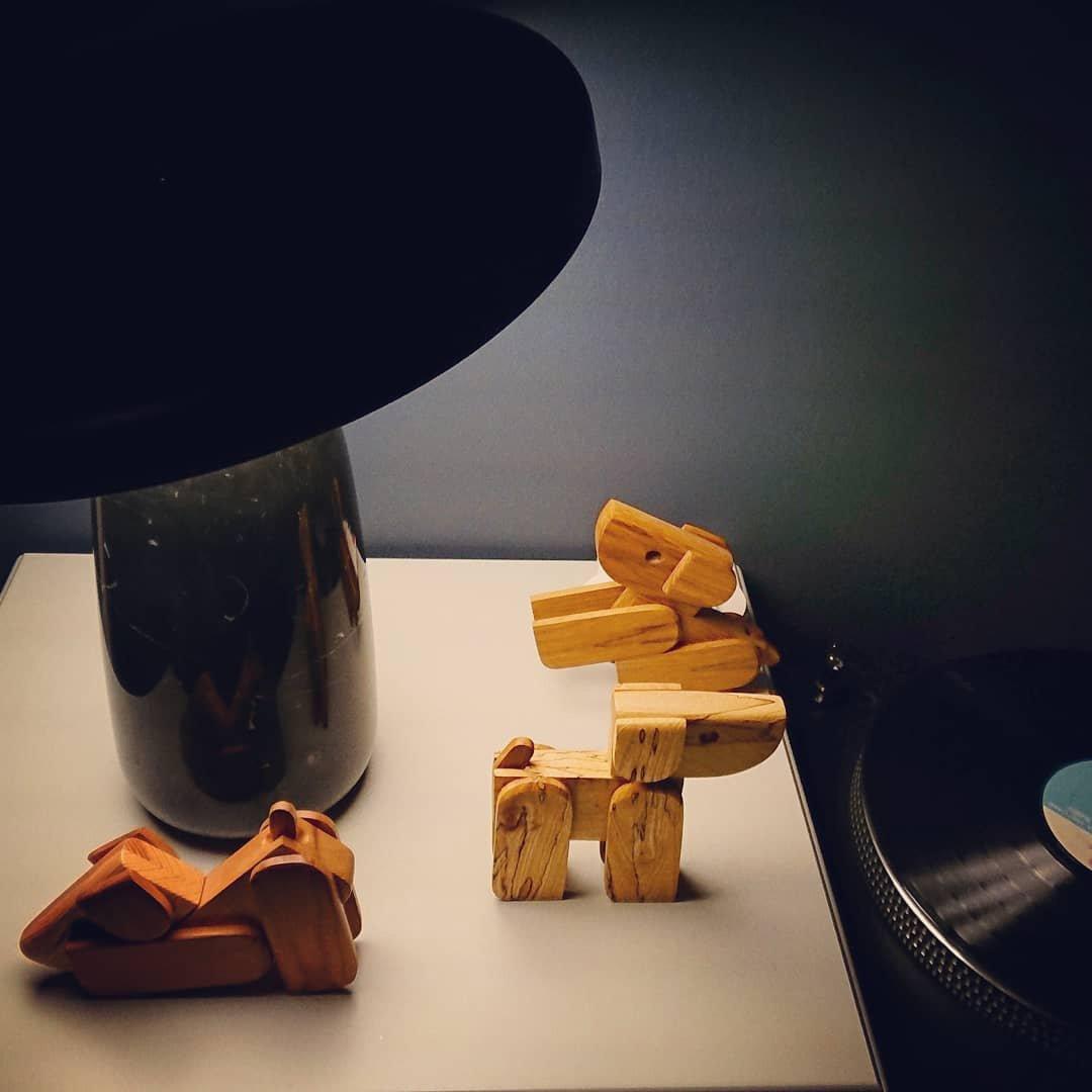 Astrian lámpara de mesa minimalista en mármol