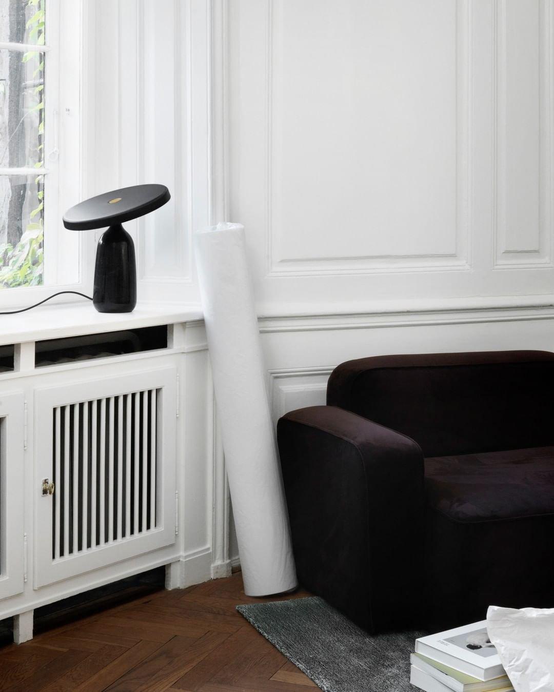 Astrian lámpara de mesa minimalista en mármol