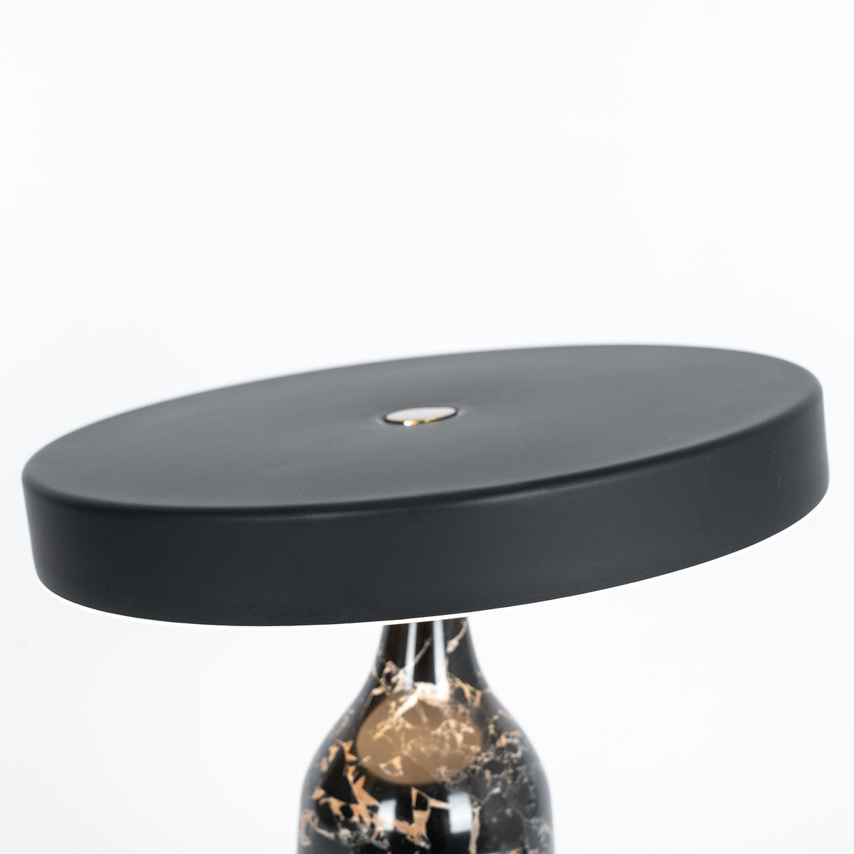 Astrian lámpara de mesa minimalista en mármol