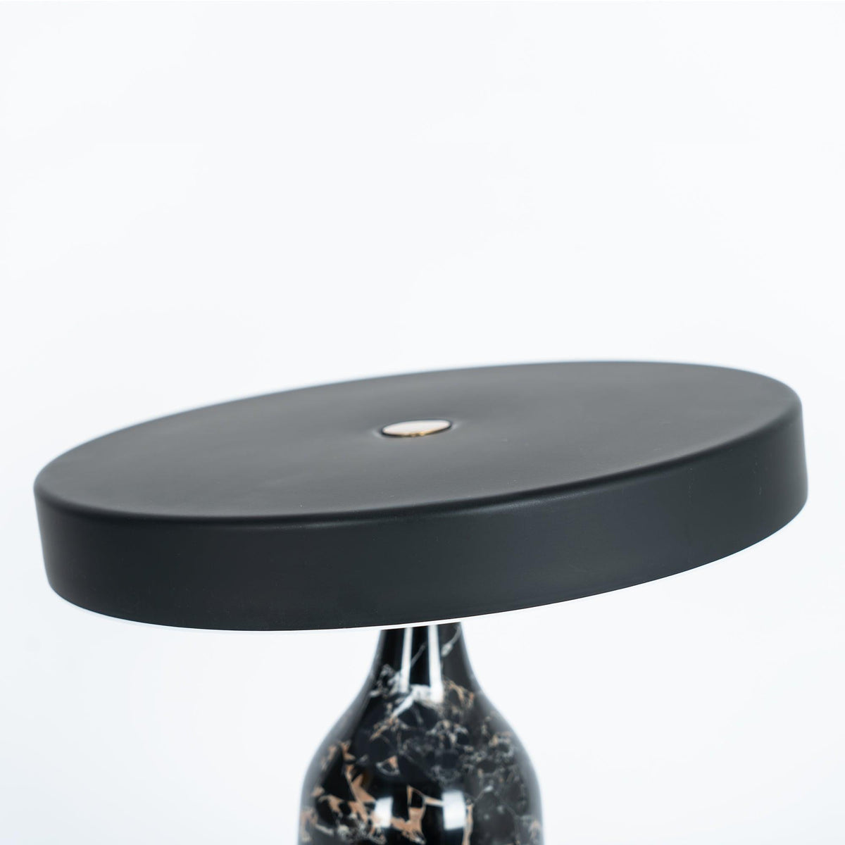 Astrian lámpara de mesa minimalista en mármol