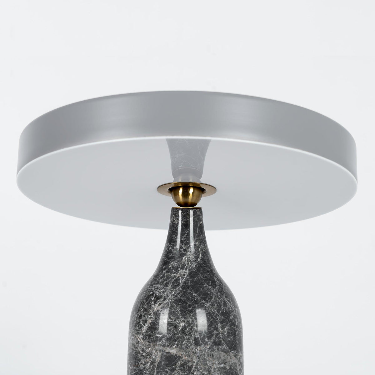 Astrian lámpara de mesa minimalista en mármol